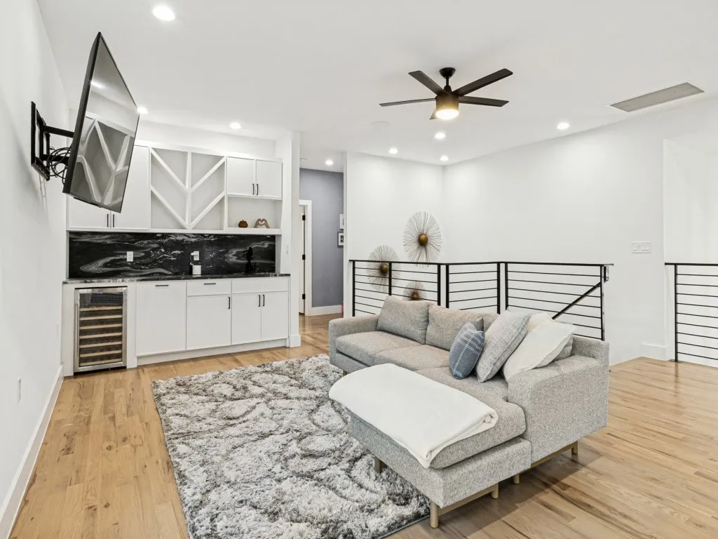 Single Family Residence For Sale in Dallas County , 3536 Jubilee Trail, Dallas, Texas 75229, 4 Bedroom, 4 Bathroom, 2 Garage spaces, 4,500 Sqft, built in 2020, mls#21394034, Real Estate Agent in Dallas, Homes For Sale in Dallas county, Homes For Sale in Dallas, Realtor in Dallas Texas, Real Estate Brokerage Independent Realty Texas, Luminita Cordes Realtor