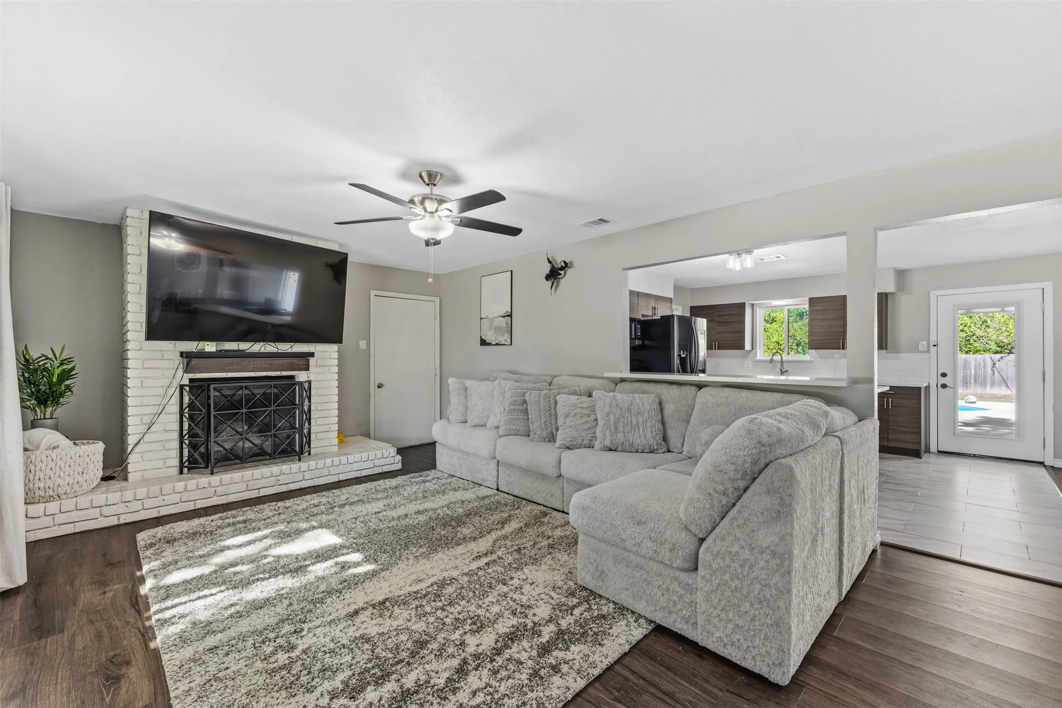 Single Family Residence For Sale in Mc Lennan County , 128 E Johnson Street, Hewitt, Texas 76643, 4 Bedroom, 3 Bathroom, Garage spaces, 2,699 Sqft, built in 1977, mls#21405506, Real Estate Agent in Hewitt, Homes For Sale in Mc Lennan county, Homes For Sale in Hewitt, Realtor in Hewitt Texas, Real Estate Brokerage Independent Realty Texas, Luminita Cordes Realtor