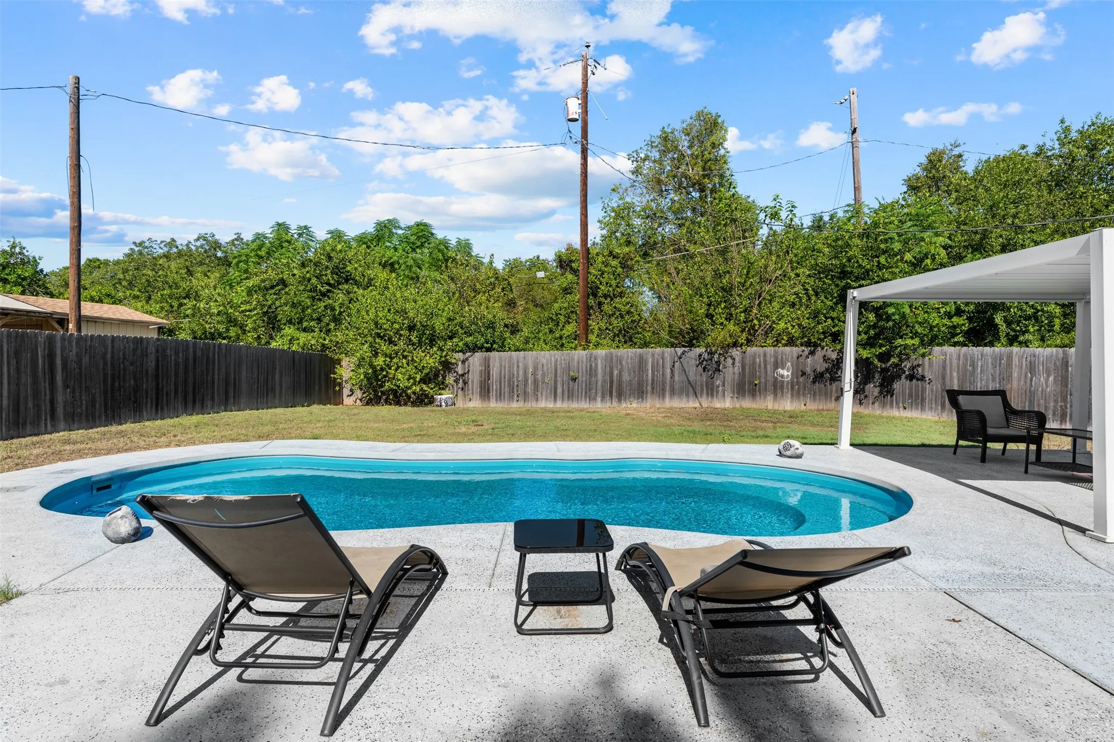 Single Family Residence For Sale in Mc Lennan County , 128 E Johnson Street, Hewitt, Texas 76643, 4 Bedroom, 3 Bathroom, Garage spaces, 2,699 Sqft, built in 1977, mls#21405506, Real Estate Agent in Hewitt, Homes For Sale in Mc Lennan county, Homes For Sale in Hewitt, Realtor in Hewitt Texas, Real Estate Brokerage Independent Realty Texas, Luminita Cordes Realtor