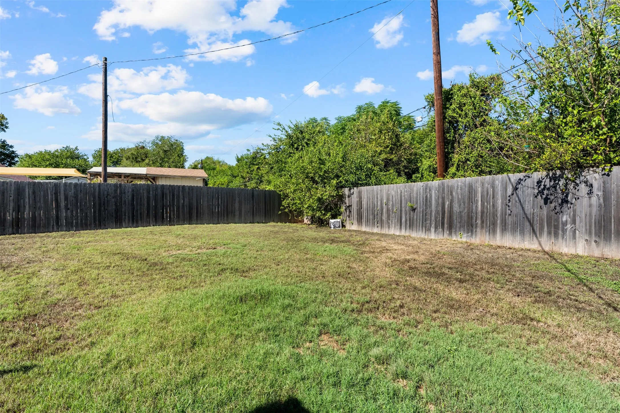 Single Family Residence For Sale in Mc Lennan County , 128 E Johnson Street, Hewitt, Texas 76643, 4 Bedroom, 3 Bathroom, Garage spaces, 2,699 Sqft, built in 1977, mls#21405506, Real Estate Agent in Hewitt, Homes For Sale in Mc Lennan county, Homes For Sale in Hewitt, Realtor in Hewitt Texas, Real Estate Brokerage Independent Realty Texas, Luminita Cordes Realtor