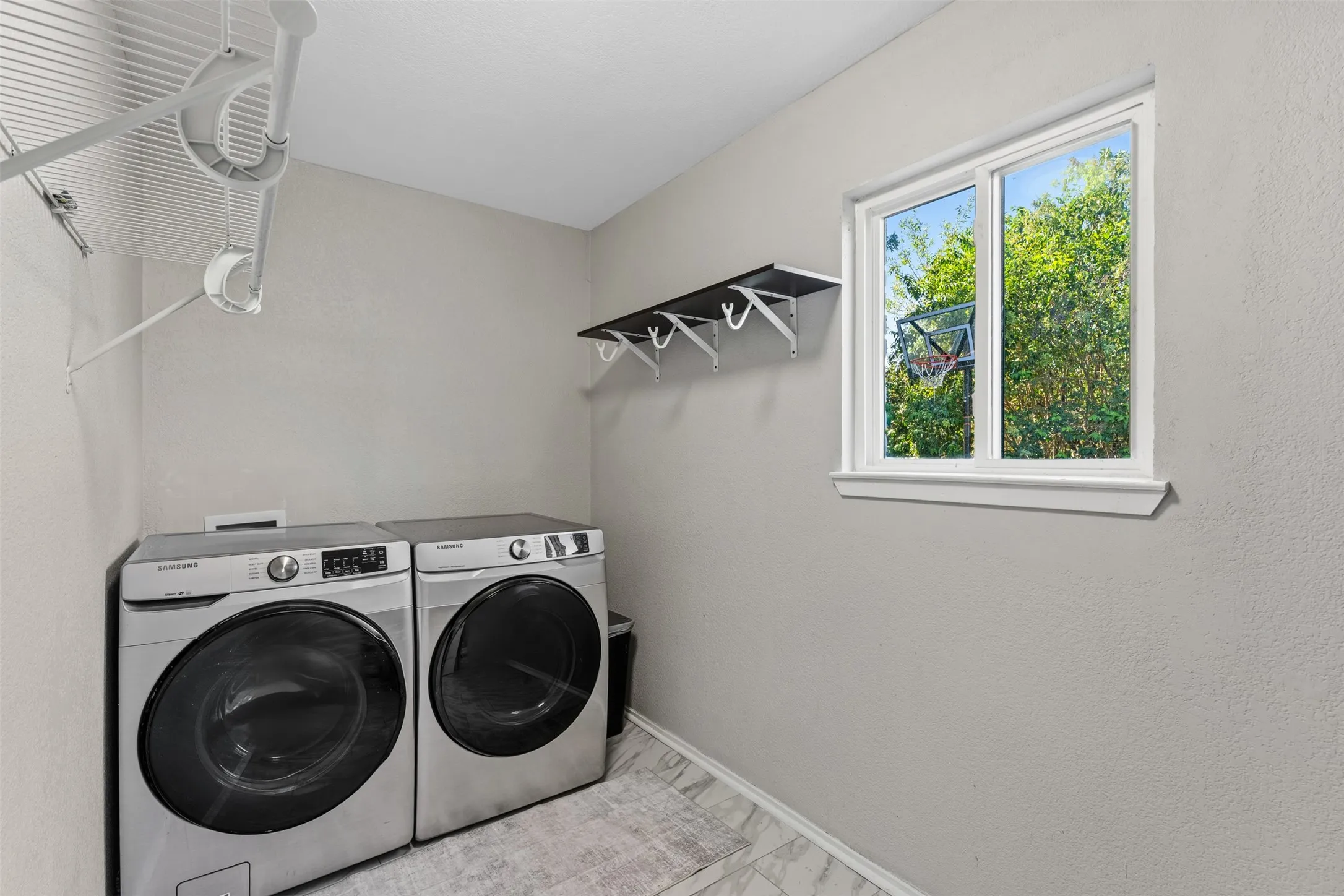 Single Family Residence For Sale in Mc Lennan County , 128 E Johnson Street, Hewitt, Texas 76643, 4 Bedroom, 3 Bathroom, Garage spaces, 2,699 Sqft, built in 1977, mls#21405506, Real Estate Agent in Hewitt, Homes For Sale in Mc Lennan county, Homes For Sale in Hewitt, Realtor in Hewitt Texas, Real Estate Brokerage Independent Realty Texas, Luminita Cordes Realtor