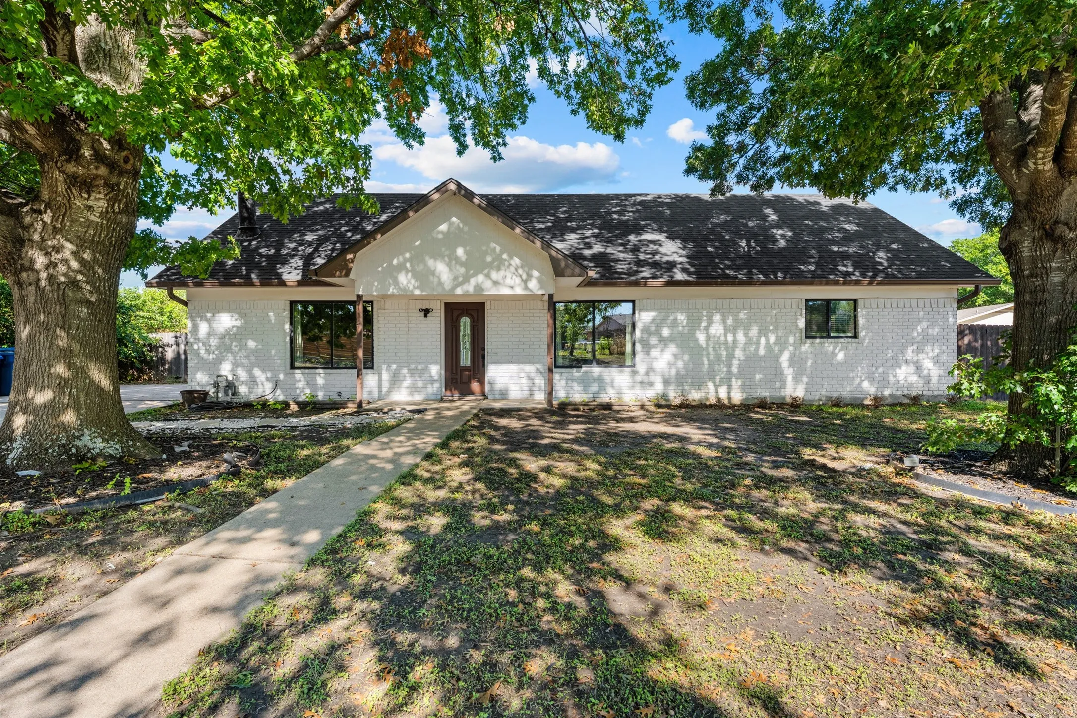 Single Family Residence For Sale in Mc Lennan County , 128 E Johnson Street, Hewitt, Texas 76643, 4 Bedroom, 3 Bathroom, Garage spaces, 2,699 Sqft, built in 1977, mls#21405506, Real Estate Agent in Hewitt, Homes For Sale in Mc Lennan county, Homes For Sale in Hewitt, Realtor in Hewitt Texas, Real Estate Brokerage Independent Realty Texas, Luminita Cordes Realtor