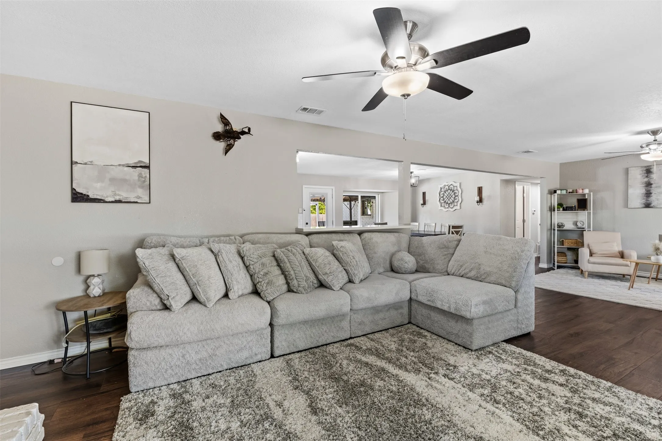 Single Family Residence For Sale in Mc Lennan County , 128 E Johnson Street, Hewitt, Texas 76643, 4 Bedroom, 3 Bathroom, Garage spaces, 2,699 Sqft, built in 1977, mls#21405506, Real Estate Agent in Hewitt, Homes For Sale in Mc Lennan county, Homes For Sale in Hewitt, Realtor in Hewitt Texas, Real Estate Brokerage Independent Realty Texas, Luminita Cordes Realtor