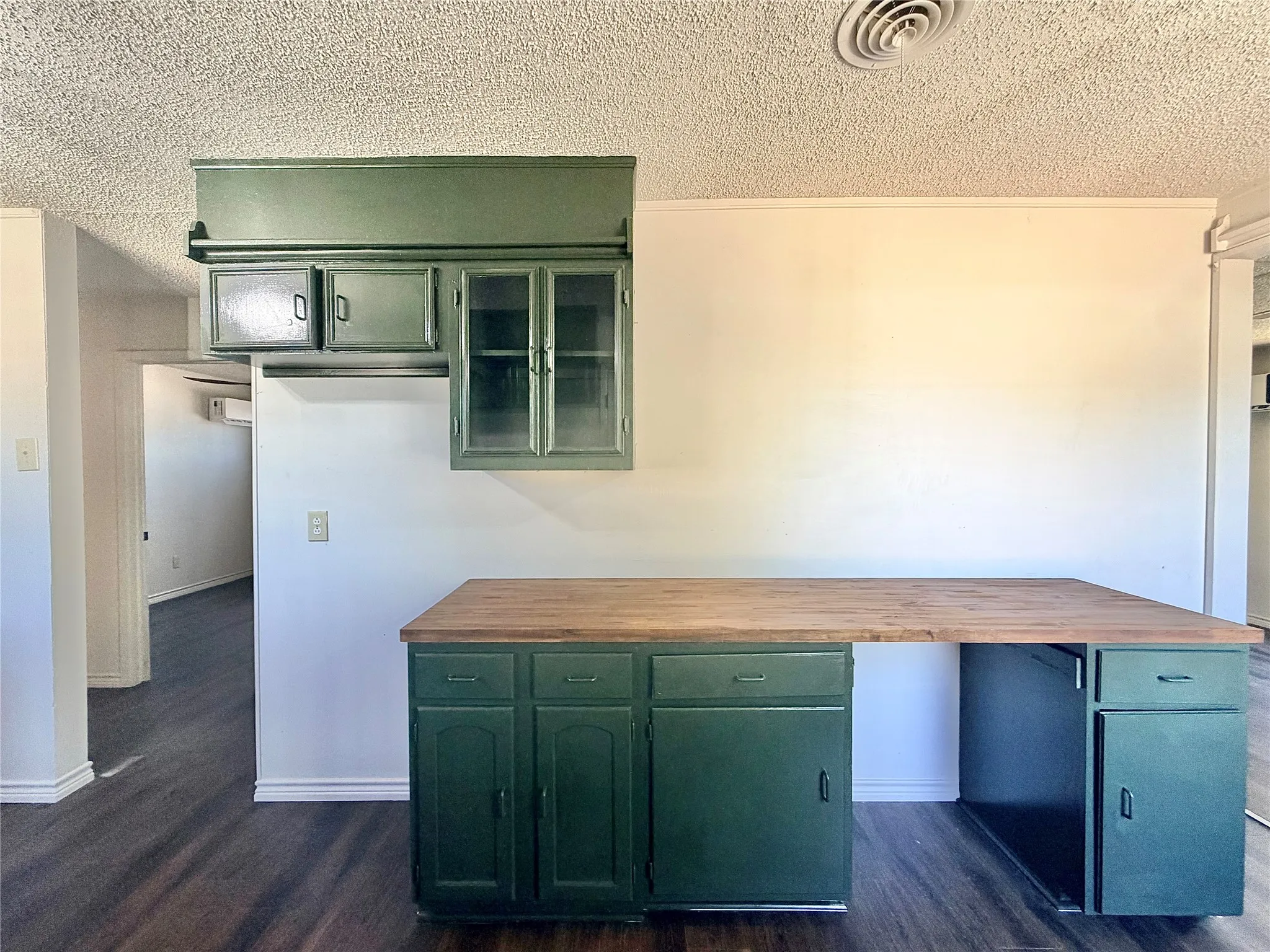 Single Family Residence For Sale in Taylor County , 5344 Durango Drive, Abilene, Texas 79605, 3 Bedroom, 1 Bathroom, Garage spaces, 1,178 Sqft, built in 1958, mls#21404326, Real Estate Agent in Abilene, Homes For Sale in Taylor county, Homes For Sale in Abilene, Realtor in Abilene Texas, Real Estate Brokerage Independent Realty Texas, Luminita Cordes Realtor