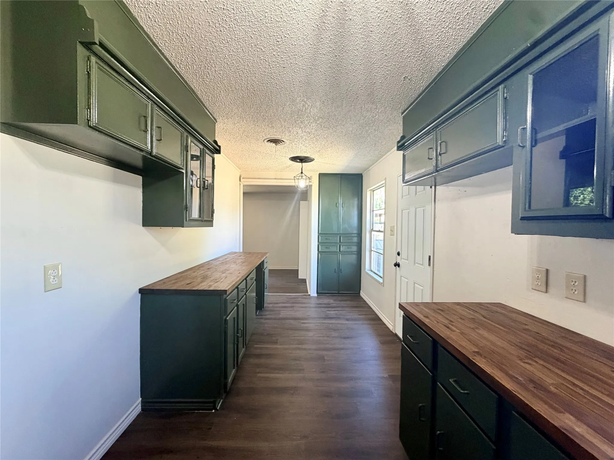 Single Family Residence For Sale in Taylor County , 5344 Durango Drive, Abilene, Texas 79605, 3 Bedroom, 1 Bathroom, Garage spaces, 1,178 Sqft, built in 1958, mls#21404326, Real Estate Agent in Abilene, Homes For Sale in Taylor county, Homes For Sale in Abilene, Realtor in Abilene Texas, Real Estate Brokerage Independent Realty Texas, Luminita Cordes Realtor