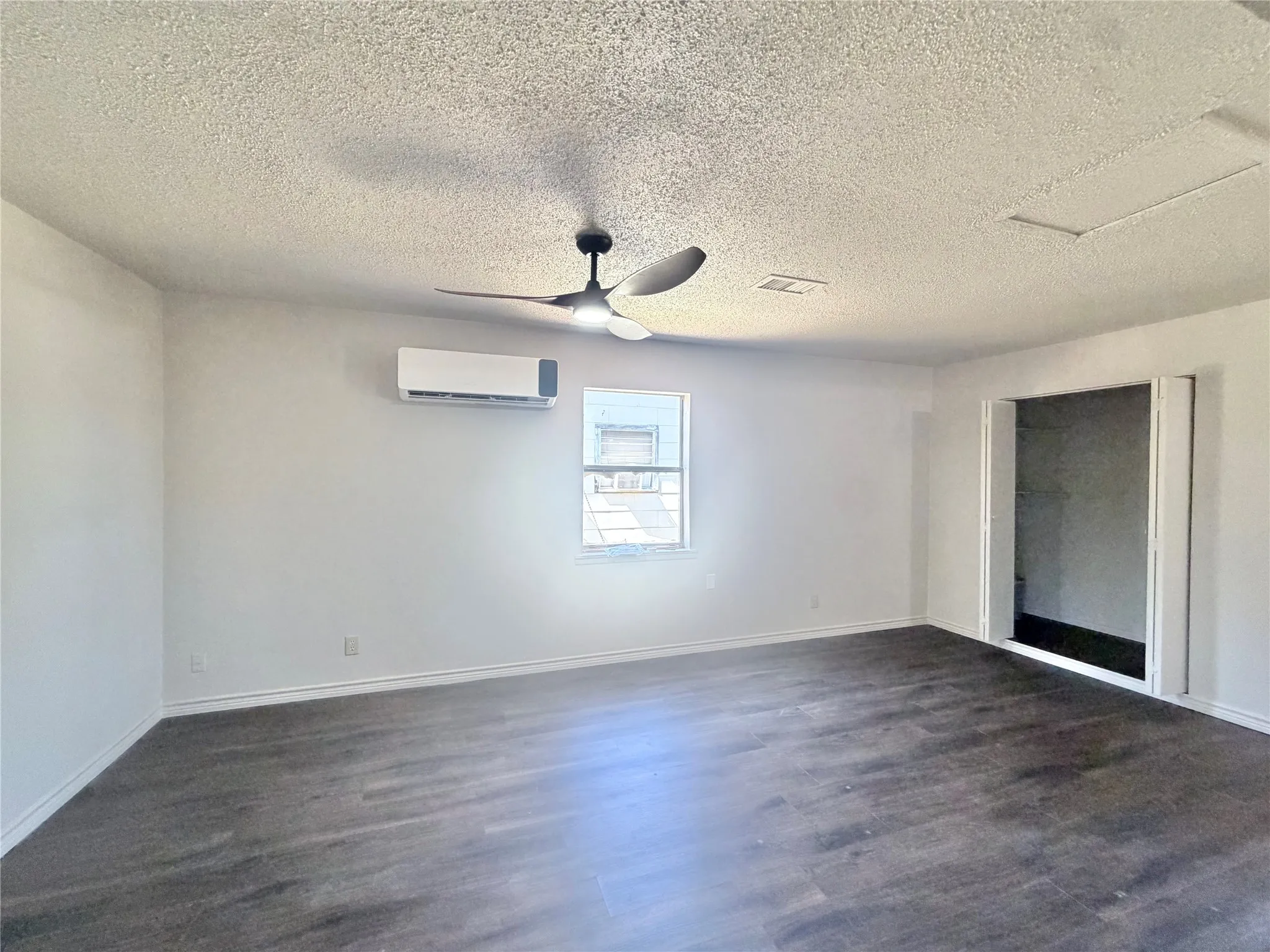 Single Family Residence For Sale in Taylor County , 5344 Durango Drive, Abilene, Texas 79605, 3 Bedroom, 1 Bathroom, Garage spaces, 1,178 Sqft, built in 1958, mls#21404326, Real Estate Agent in Abilene, Homes For Sale in Taylor county, Homes For Sale in Abilene, Realtor in Abilene Texas, Real Estate Brokerage Independent Realty Texas, Luminita Cordes Realtor