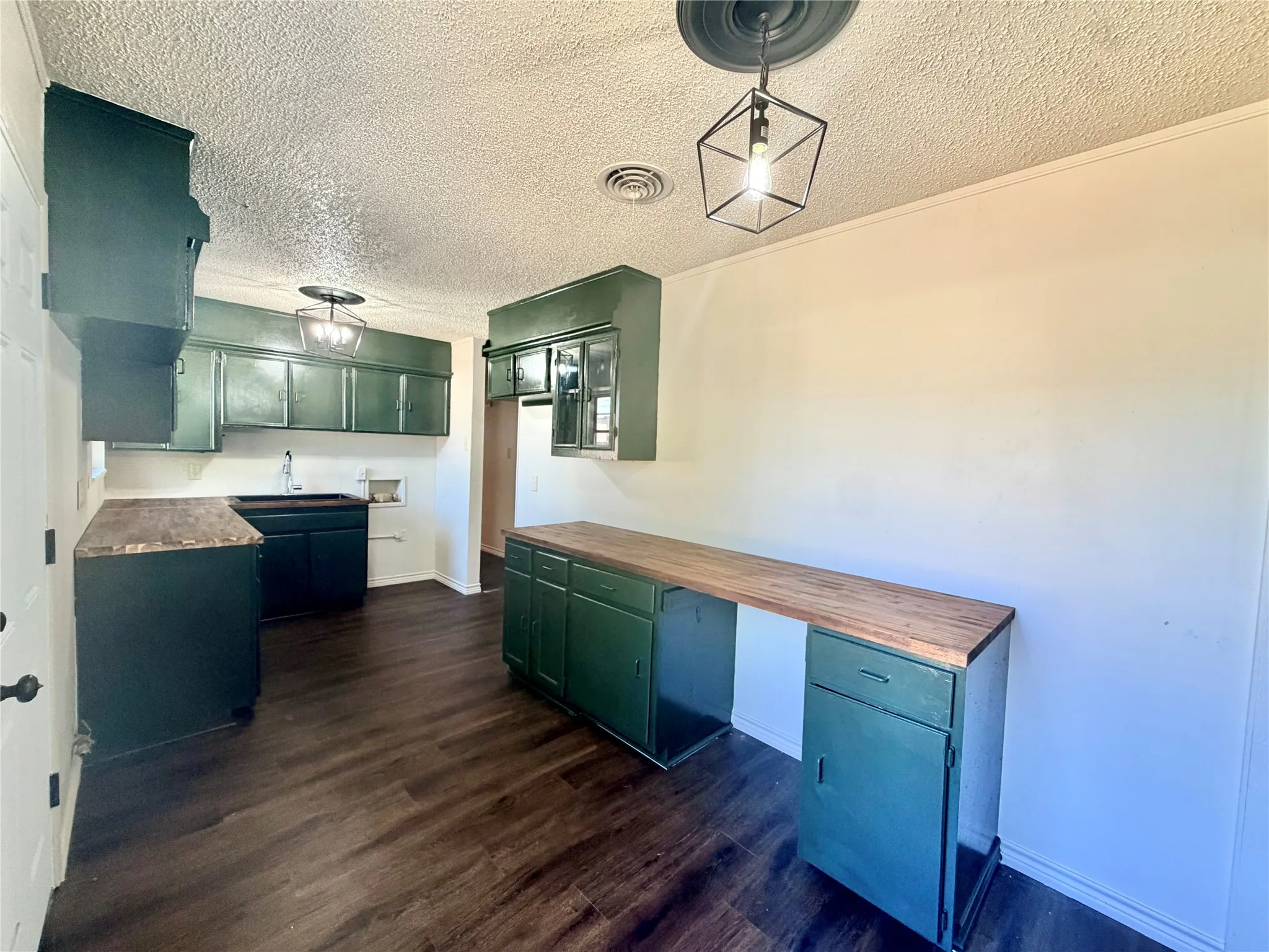 Single Family Residence For Sale in Taylor County , 5344 Durango Drive, Abilene, Texas 79605, 3 Bedroom, 1 Bathroom, Garage spaces, 1,178 Sqft, built in 1958, mls#21404326, Real Estate Agent in Abilene, Homes For Sale in Taylor county, Homes For Sale in Abilene, Realtor in Abilene Texas, Real Estate Brokerage Independent Realty Texas, Luminita Cordes Realtor