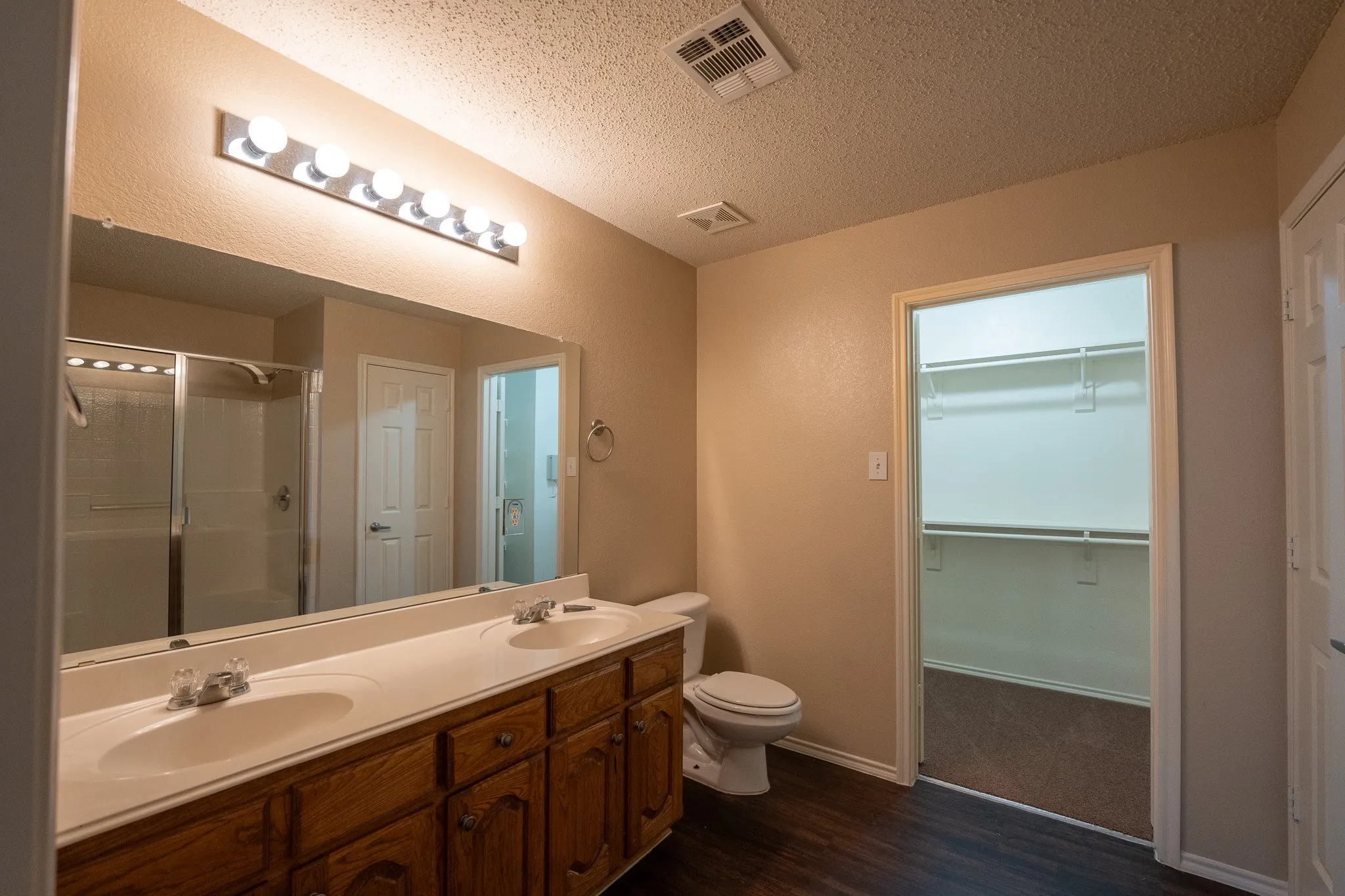 Single Family Residence For Rent in Kaufman County , 233 Willow Creek Lane, Terrell, Texas 75160, 3 Bedroom, 2 Bathroom, 2 Garage spaces, 1,801 Sqft, built in 2005, mls#21405510, Real Estate Agent in Terrell, Homes For Rent in Kaufman county, Homes For Rent in Terrell, Realtor in Terrell Texas, Real Estate Brokerage Independent Realty Texas, Luminita Cordes Realtor