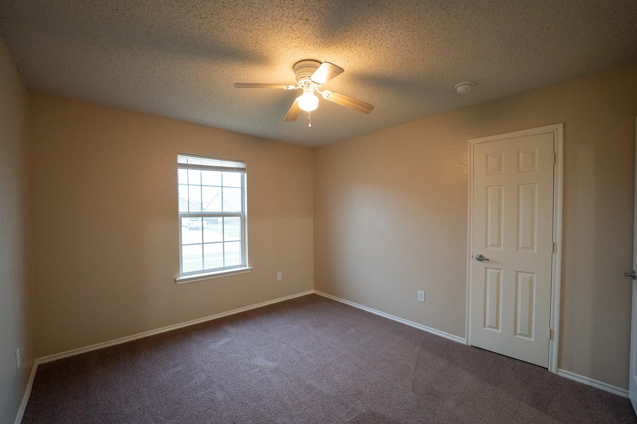 Single Family Residence For Rent in Kaufman County , 233 Willow Creek Lane, Terrell, Texas 75160, 3 Bedroom, 2 Bathroom, 2 Garage spaces, 1,801 Sqft, built in 2005, mls#21405510, Real Estate Agent in Terrell, Homes For Rent in Kaufman county, Homes For Rent in Terrell, Realtor in Terrell Texas, Real Estate Brokerage Independent Realty Texas, Luminita Cordes Realtor