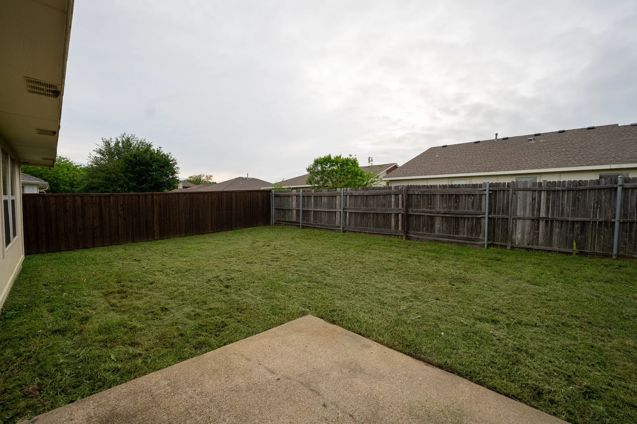 Single Family Residence For Rent in Kaufman County , 233 Willow Creek Lane, Terrell, Texas 75160, 3 Bedroom, 2 Bathroom, 2 Garage spaces, 1,801 Sqft, built in 2005, mls#21405510, Real Estate Agent in Terrell, Homes For Rent in Kaufman county, Homes For Rent in Terrell, Realtor in Terrell Texas, Real Estate Brokerage Independent Realty Texas, Luminita Cordes Realtor