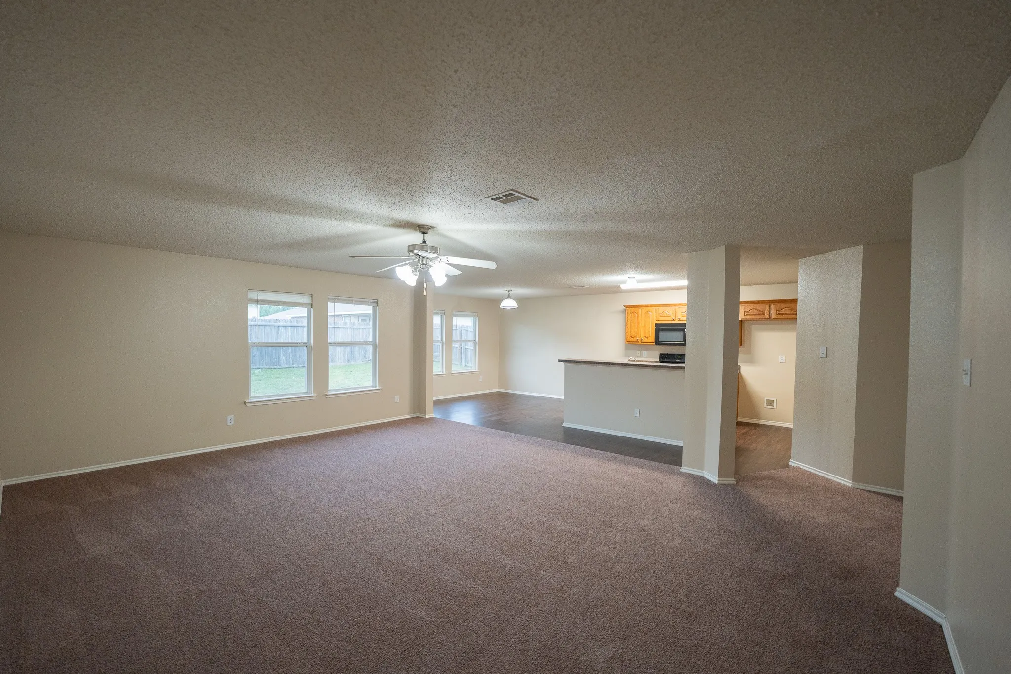 Single Family Residence For Rent in Kaufman County , 233 Willow Creek Lane, Terrell, Texas 75160, 3 Bedroom, 2 Bathroom, 2 Garage spaces, 1,801 Sqft, built in 2005, mls#21405510, Real Estate Agent in Terrell, Homes For Rent in Kaufman county, Homes For Rent in Terrell, Realtor in Terrell Texas, Real Estate Brokerage Independent Realty Texas, Luminita Cordes Realtor
