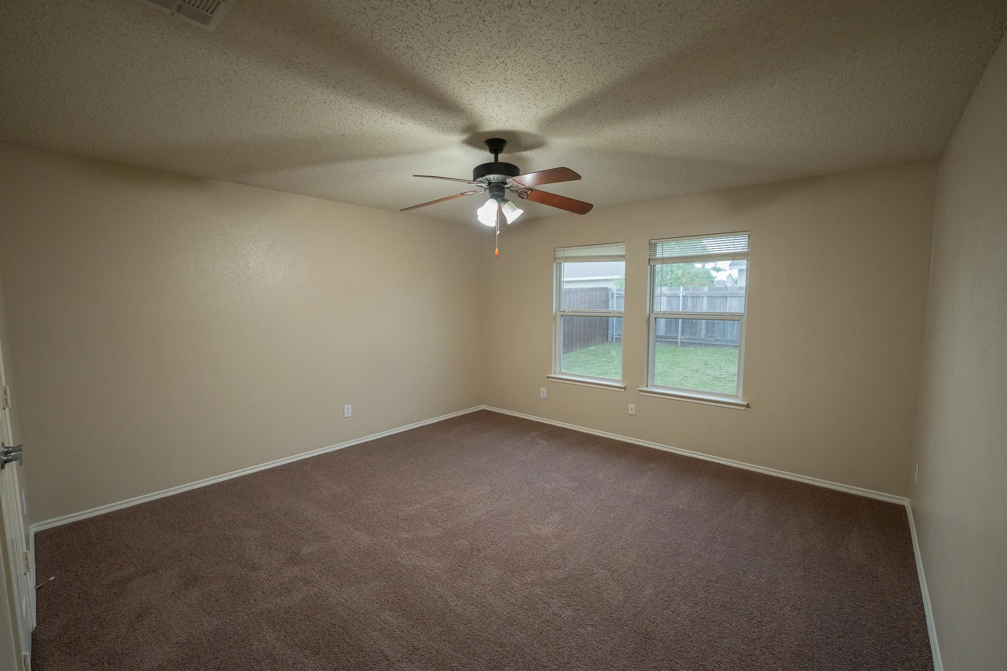 Single Family Residence For Rent in Kaufman County , 233 Willow Creek Lane, Terrell, Texas 75160, 3 Bedroom, 2 Bathroom, 2 Garage spaces, 1,801 Sqft, built in 2005, mls#21405510, Real Estate Agent in Terrell, Homes For Rent in Kaufman county, Homes For Rent in Terrell, Realtor in Terrell Texas, Real Estate Brokerage Independent Realty Texas, Luminita Cordes Realtor