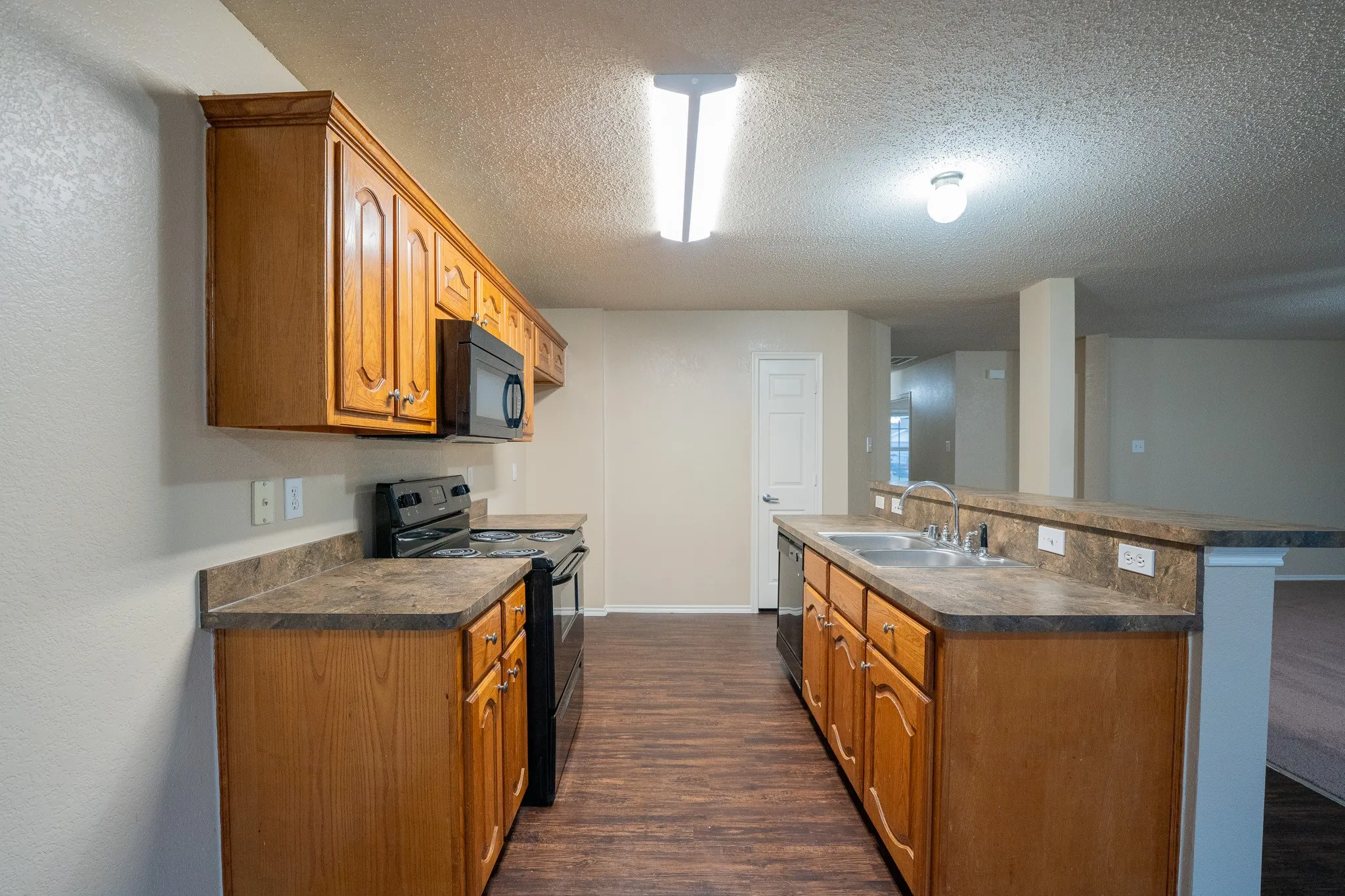 Single Family Residence For Rent in Kaufman County , 233 Willow Creek Lane, Terrell, Texas 75160, 3 Bedroom, 2 Bathroom, 2 Garage spaces, 1,801 Sqft, built in 2005, mls#21405510, Real Estate Agent in Terrell, Homes For Rent in Kaufman county, Homes For Rent in Terrell, Realtor in Terrell Texas, Real Estate Brokerage Independent Realty Texas, Luminita Cordes Realtor