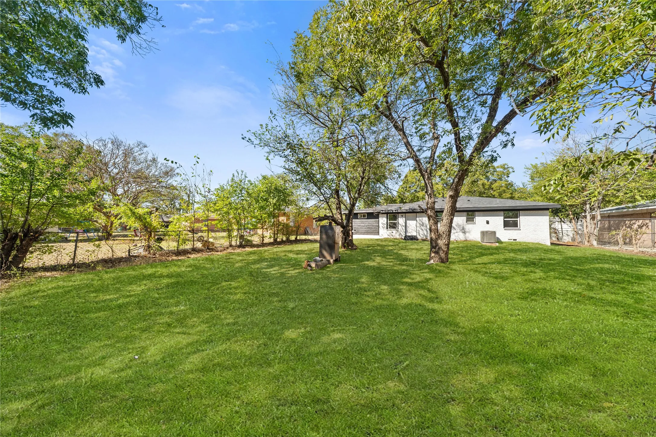 Single Family Residence For Sale in Dallas County , 12924 Mitchell Drive, Balch Springs, Texas 75180, 4 Bedroom, 2 Bathroom, Garage spaces, 1,410 Sqft, built in 1959, mls#21405376, Real Estate Agent in Balch Springs, Homes For Sale in Dallas county, Homes For Sale in Balch Springs, Realtor in Balch Springs Texas, Real Estate Brokerage Independent Realty Texas, Luminita Cordes Realtor
