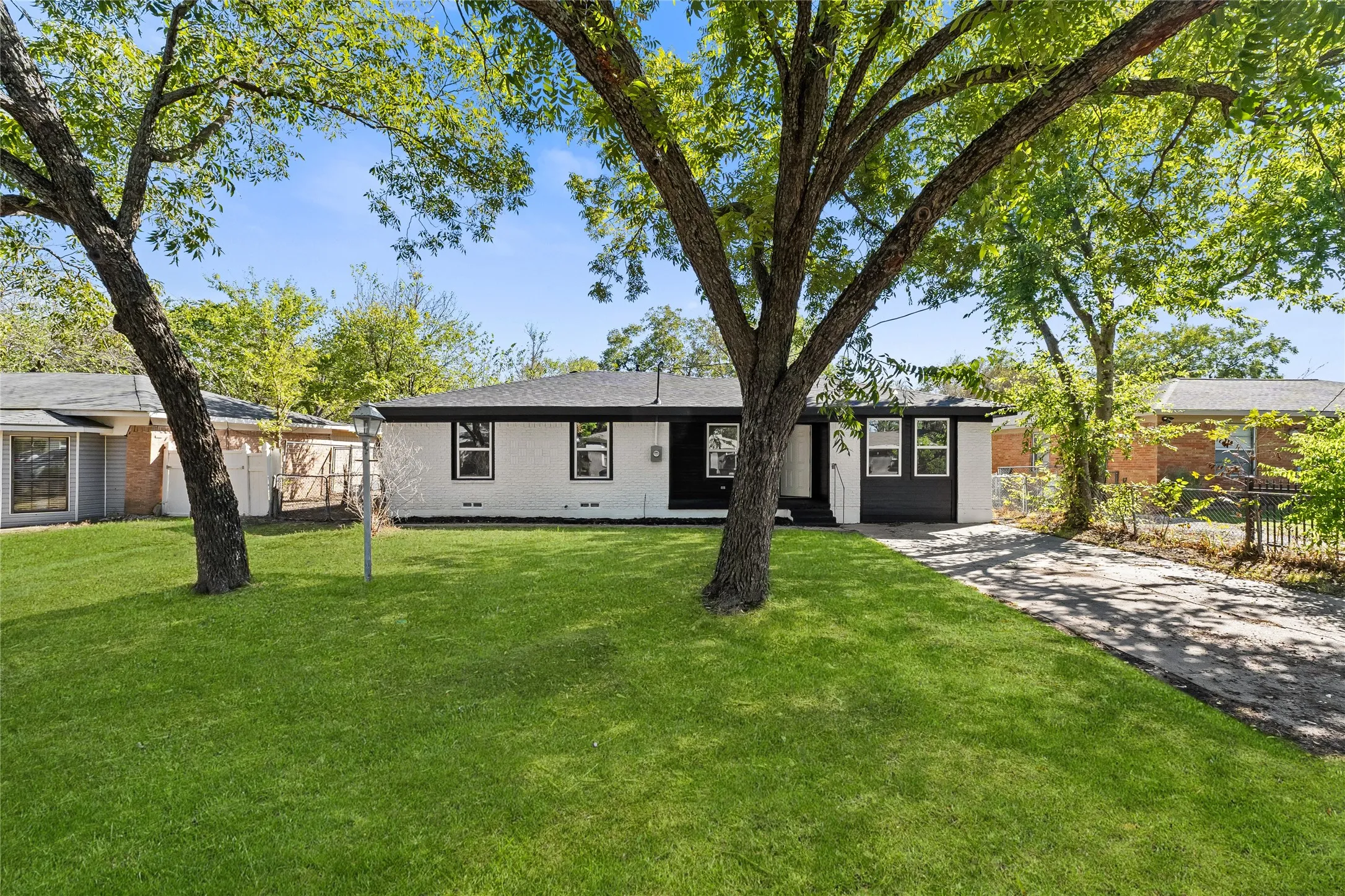 Single Family Residence For Sale in Dallas County , 12924 Mitchell Drive, Balch Springs, Texas 75180, 4 Bedroom, 2 Bathroom, Garage spaces, 1,410 Sqft, built in 1959, mls#21405376, Real Estate Agent in Balch Springs, Homes For Sale in Dallas county, Homes For Sale in Balch Springs, Realtor in Balch Springs Texas, Real Estate Brokerage Independent Realty Texas, Luminita Cordes Realtor