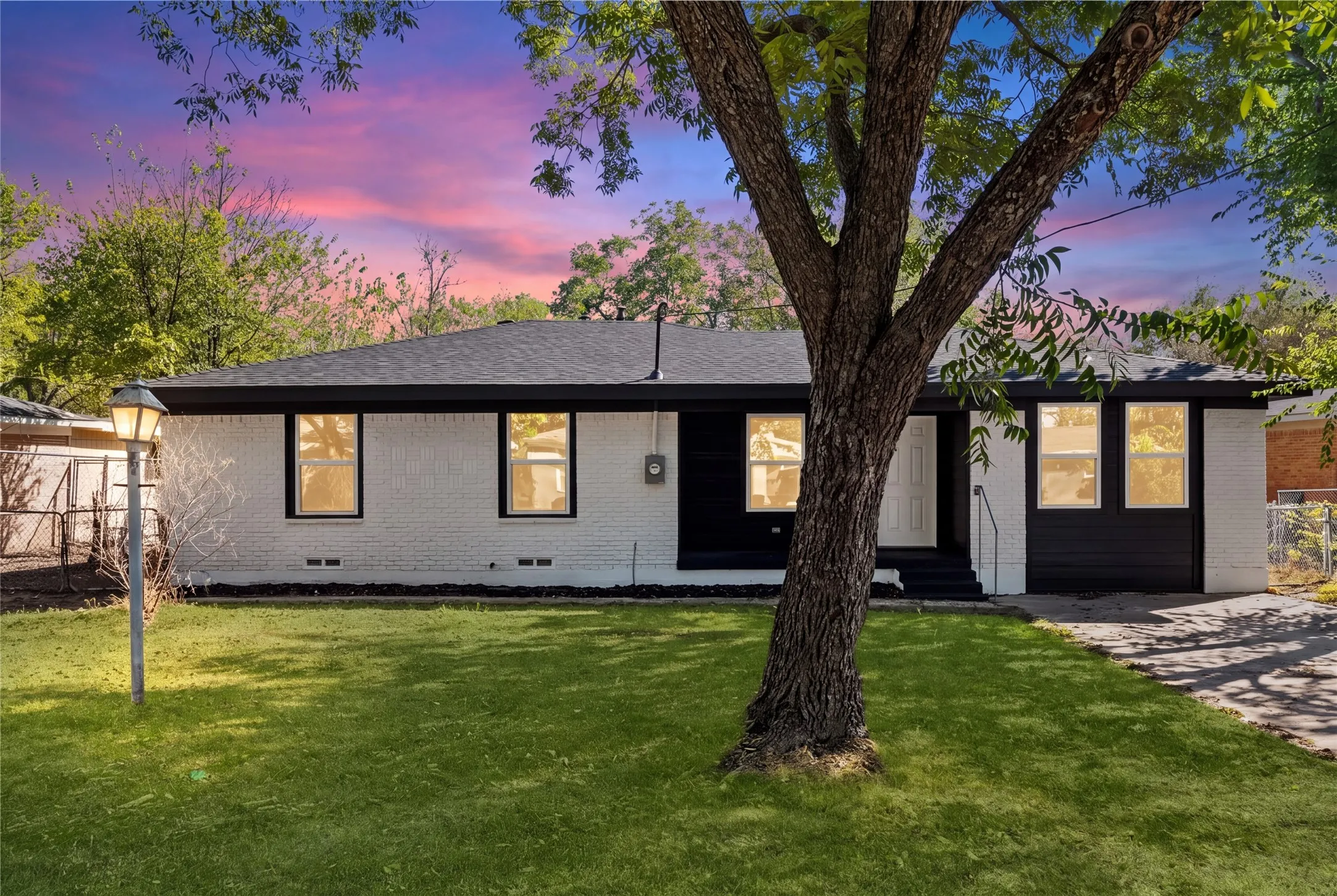 Single Family Residence For Sale in Dallas County , 12924 Mitchell Drive, Balch Springs, Texas 75180, 4 Bedroom, 2 Bathroom, Garage spaces, 1,410 Sqft, built in 1959, mls#21405376, Real Estate Agent in Balch Springs, Homes For Sale in Dallas county, Homes For Sale in Balch Springs, Realtor in Balch Springs Texas, Real Estate Brokerage Independent Realty Texas, Luminita Cordes Realtor