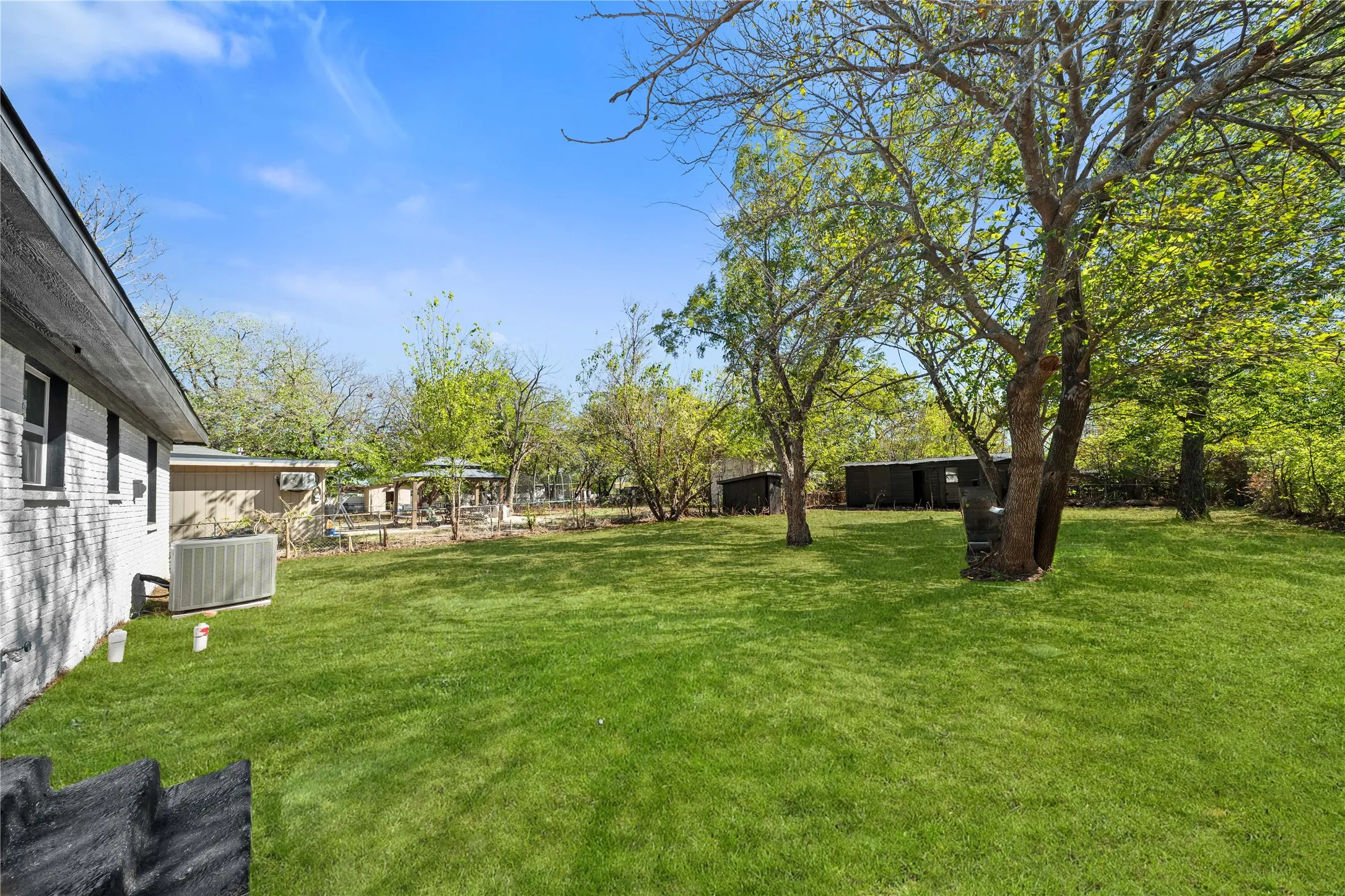 Single Family Residence For Sale in Dallas County , 12924 Mitchell Drive, Balch Springs, Texas 75180, 4 Bedroom, 2 Bathroom, Garage spaces, 1,410 Sqft, built in 1959, mls#21405376, Real Estate Agent in Balch Springs, Homes For Sale in Dallas county, Homes For Sale in Balch Springs, Realtor in Balch Springs Texas, Real Estate Brokerage Independent Realty Texas, Luminita Cordes Realtor