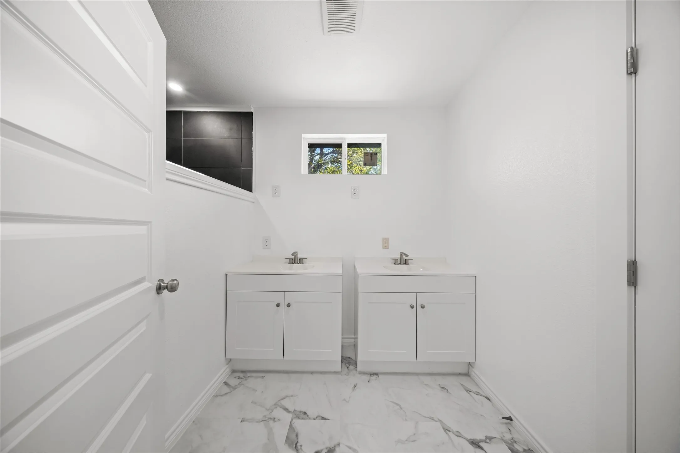 Single Family Residence For Sale in Dallas County , 12924 Mitchell Drive, Balch Springs, Texas 75180, 4 Bedroom, 2 Bathroom, Garage spaces, 1,410 Sqft, built in 1959, mls#21405376, Real Estate Agent in Balch Springs, Homes For Sale in Dallas county, Homes For Sale in Balch Springs, Realtor in Balch Springs Texas, Real Estate Brokerage Independent Realty Texas, Luminita Cordes Realtor