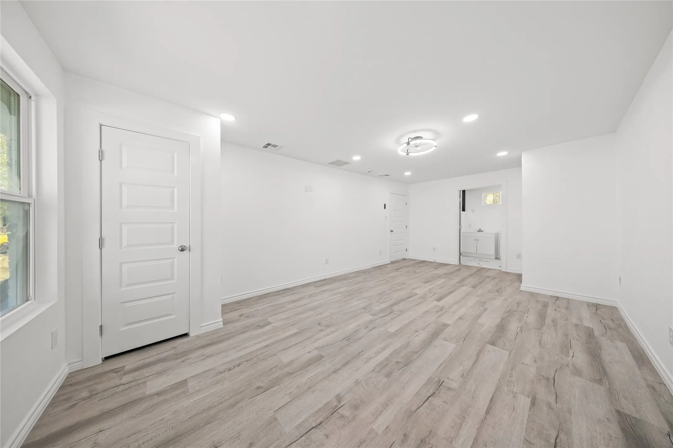 Single Family Residence For Sale in Dallas County , 12924 Mitchell Drive, Balch Springs, Texas 75180, 4 Bedroom, 2 Bathroom, Garage spaces, 1,410 Sqft, built in 1959, mls#21405376, Real Estate Agent in Balch Springs, Homes For Sale in Dallas county, Homes For Sale in Balch Springs, Realtor in Balch Springs Texas, Real Estate Brokerage Independent Realty Texas, Luminita Cordes Realtor