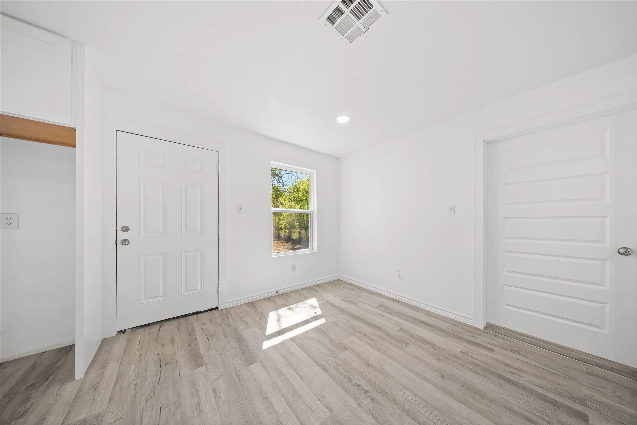 Single Family Residence For Sale in Dallas County , 12924 Mitchell Drive, Balch Springs, Texas 75180, 4 Bedroom, 2 Bathroom, Garage spaces, 1,410 Sqft, built in 1959, mls#21405376, Real Estate Agent in Balch Springs, Homes For Sale in Dallas county, Homes For Sale in Balch Springs, Realtor in Balch Springs Texas, Real Estate Brokerage Independent Realty Texas, Luminita Cordes Realtor