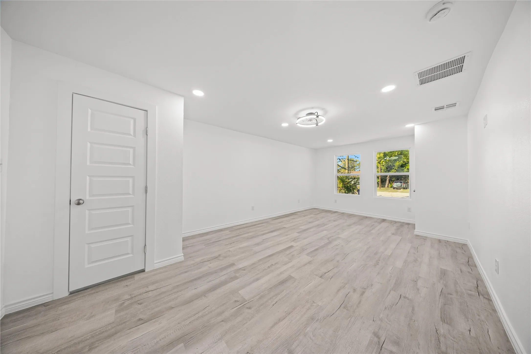 Single Family Residence For Sale in Dallas County , 12924 Mitchell Drive, Balch Springs, Texas 75180, 4 Bedroom, 2 Bathroom, Garage spaces, 1,410 Sqft, built in 1959, mls#21405376, Real Estate Agent in Balch Springs, Homes For Sale in Dallas county, Homes For Sale in Balch Springs, Realtor in Balch Springs Texas, Real Estate Brokerage Independent Realty Texas, Luminita Cordes Realtor