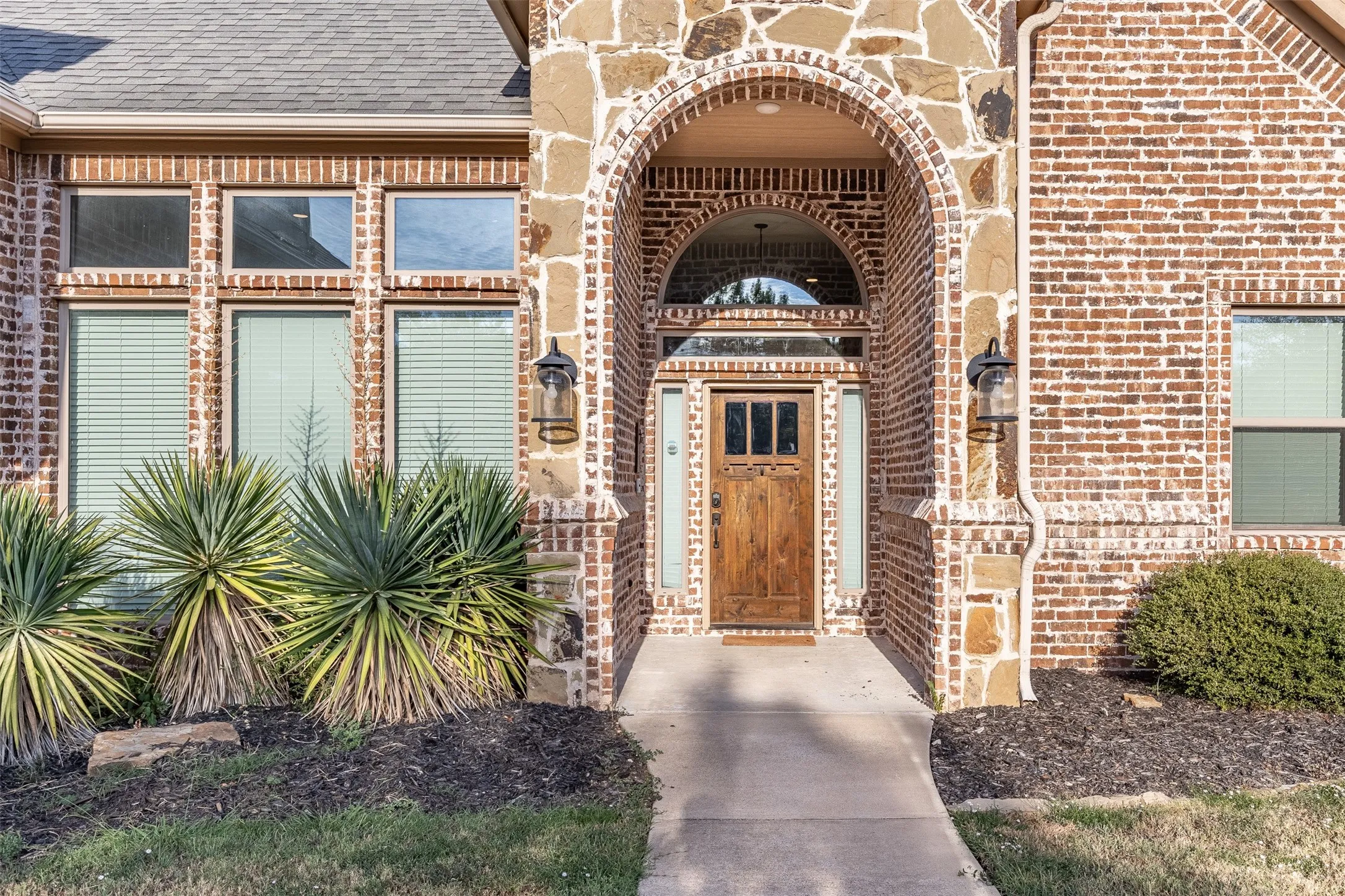 Single Family Residence For Sale in Grayson County , 1037 Addison Avenue, Pottsboro, Texas 75076, 4 Bedroom, 4 Bathroom, 2 Garage spaces, 2,730 Sqft, built in 2018, mls#21405018, Real Estate Agent in Pottsboro, Homes For Sale in Grayson county, Homes For Sale in Pottsboro, Realtor in Pottsboro Texas, Real Estate Brokerage Independent Realty Texas, Luminita Cordes Realtor