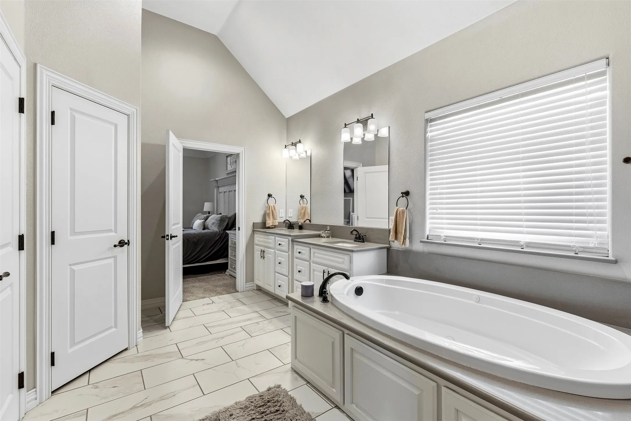 Single Family Residence For Sale in Grayson County , 1037 Addison Avenue, Pottsboro, Texas 75076, 4 Bedroom, 4 Bathroom, 2 Garage spaces, 2,730 Sqft, built in 2018, mls#21405018, Real Estate Agent in Pottsboro, Homes For Sale in Grayson county, Homes For Sale in Pottsboro, Realtor in Pottsboro Texas, Real Estate Brokerage Independent Realty Texas, Luminita Cordes Realtor