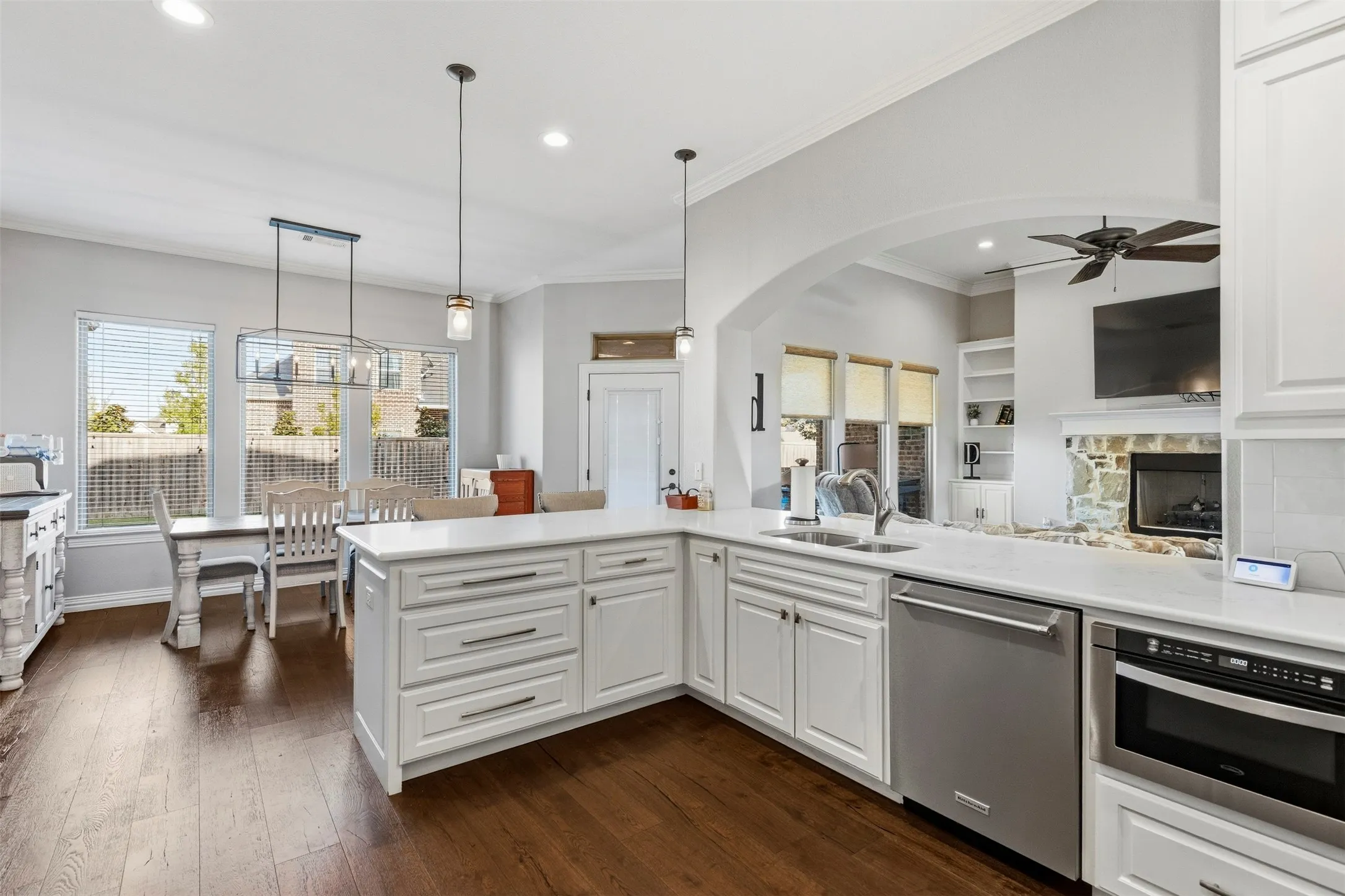 Single Family Residence For Sale in Grayson County , 1037 Addison Avenue, Pottsboro, Texas 75076, 4 Bedroom, 4 Bathroom, 2 Garage spaces, 2,730 Sqft, built in 2018, mls#21405018, Real Estate Agent in Pottsboro, Homes For Sale in Grayson county, Homes For Sale in Pottsboro, Realtor in Pottsboro Texas, Real Estate Brokerage Independent Realty Texas, Luminita Cordes Realtor