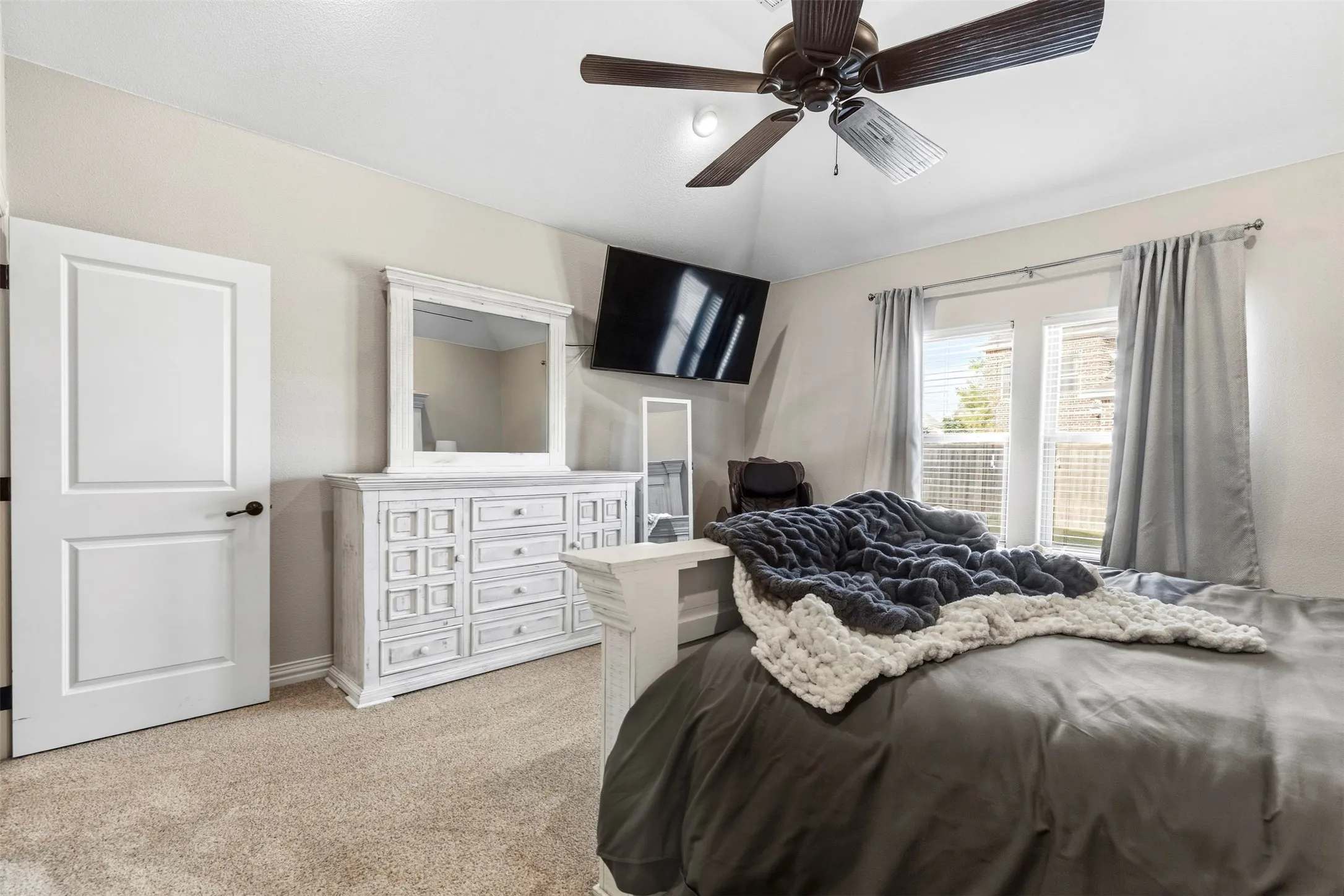 Single Family Residence For Sale in Grayson County , 1037 Addison Avenue, Pottsboro, Texas 75076, 4 Bedroom, 4 Bathroom, 2 Garage spaces, 2,730 Sqft, built in 2018, mls#21405018, Real Estate Agent in Pottsboro, Homes For Sale in Grayson county, Homes For Sale in Pottsboro, Realtor in Pottsboro Texas, Real Estate Brokerage Independent Realty Texas, Luminita Cordes Realtor