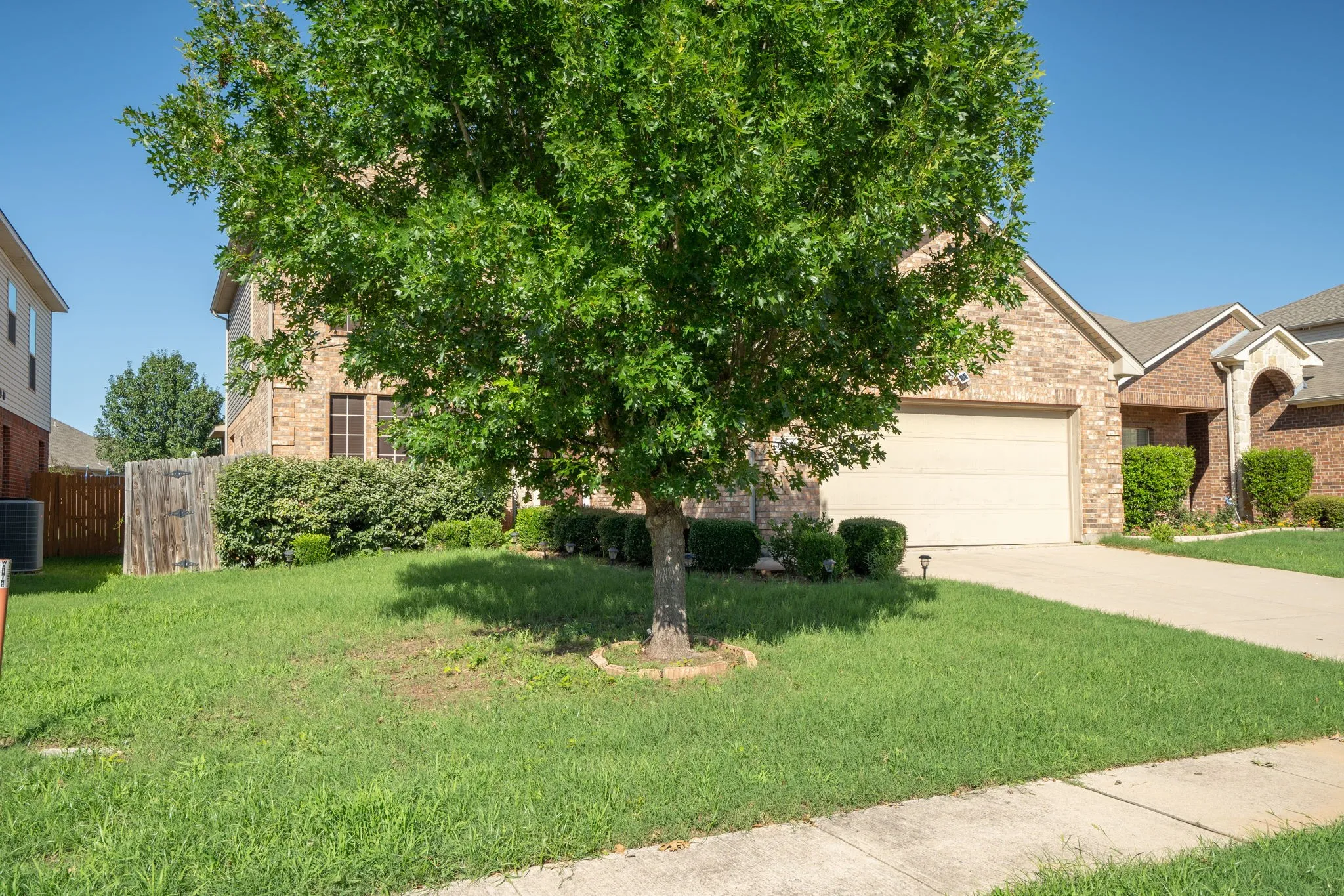 Single Family Residence For Sale in Dallas County , 1620 Secretariat Lane, Irving, Texas 75060, 4 Bedroom, 3 Bathroom, 2 Garage spaces, 2,484 Sqft, built in 2009, mls#21405408, Real Estate Agent in Irving, Homes For Sale in Dallas county, Homes For Sale in Irving, Realtor in Irving Texas, Real Estate Brokerage Independent Realty Texas, Luminita Cordes Realtor