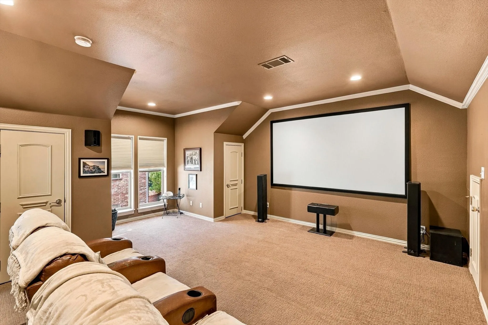 Single Family Residence For Sale in Tarrant County , 404 Alexandria Circle, Southlake, Texas 76092, 5 Bedroom, 6 Bathroom, 3 Garage spaces, 5,640 Sqft, built in 1998, mls#21393454, Real Estate Agent in Southlake, Homes For Sale in Tarrant county, Homes For Sale in Southlake, Realtor in Southlake Texas, Real Estate Brokerage Independent Realty Texas, Luminita Cordes Realtor