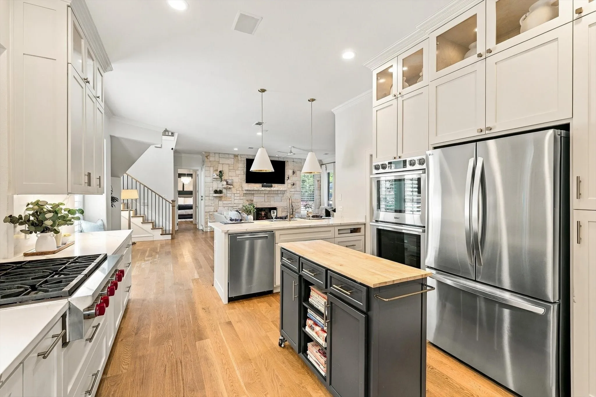 Single Family Residence For Sale in Tarrant County , 404 Alexandria Circle, Southlake, Texas 76092, 5 Bedroom, 6 Bathroom, 3 Garage spaces, 5,640 Sqft, built in 1998, mls#21393454, Real Estate Agent in Southlake, Homes For Sale in Tarrant county, Homes For Sale in Southlake, Realtor in Southlake Texas, Real Estate Brokerage Independent Realty Texas, Luminita Cordes Realtor
