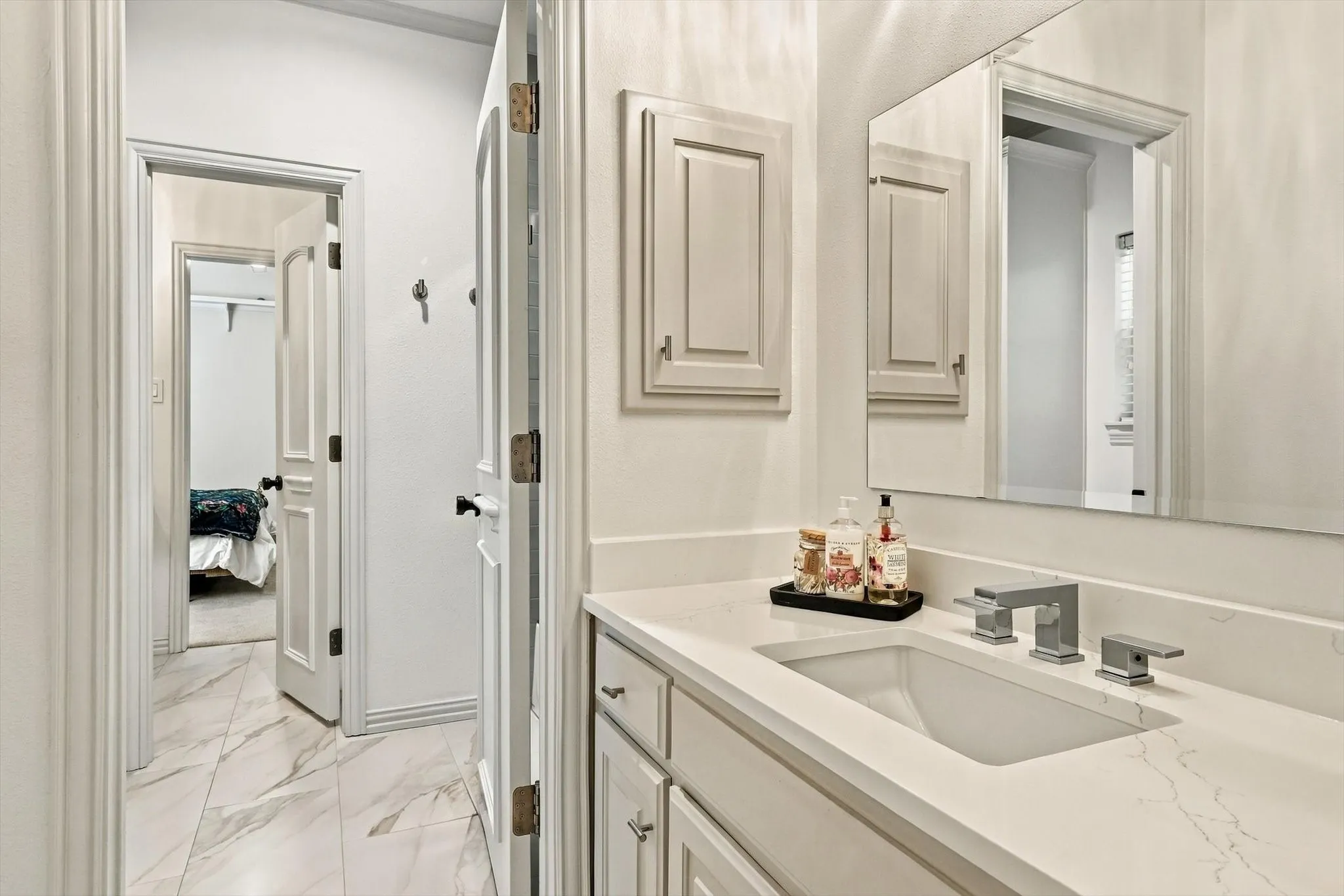 Single Family Residence For Sale in Tarrant County , 404 Alexandria Circle, Southlake, Texas 76092, 5 Bedroom, 6 Bathroom, 3 Garage spaces, 5,640 Sqft, built in 1998, mls#21393454, Real Estate Agent in Southlake, Homes For Sale in Tarrant county, Homes For Sale in Southlake, Realtor in Southlake Texas, Real Estate Brokerage Independent Realty Texas, Luminita Cordes Realtor