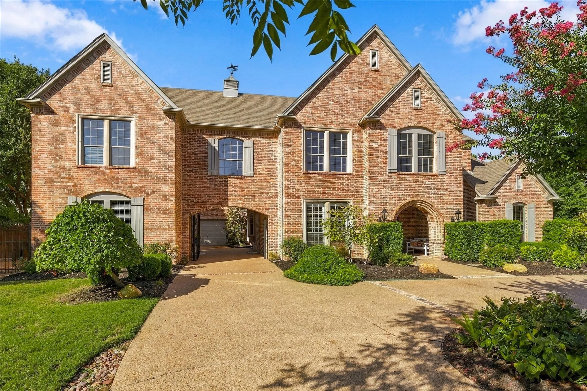 Single Family Residence For Sale in Tarrant County , 404 Alexandria Circle, Southlake, Texas 76092, 5 Bedroom, 6 Bathroom, 3 Garage spaces, 5,640 Sqft, built in 1998, mls#21393454, Real Estate Agent in Southlake, Homes For Sale in Tarrant county, Homes For Sale in Southlake, Realtor in Southlake Texas, Real Estate Brokerage Independent Realty Texas, Luminita Cordes Realtor
