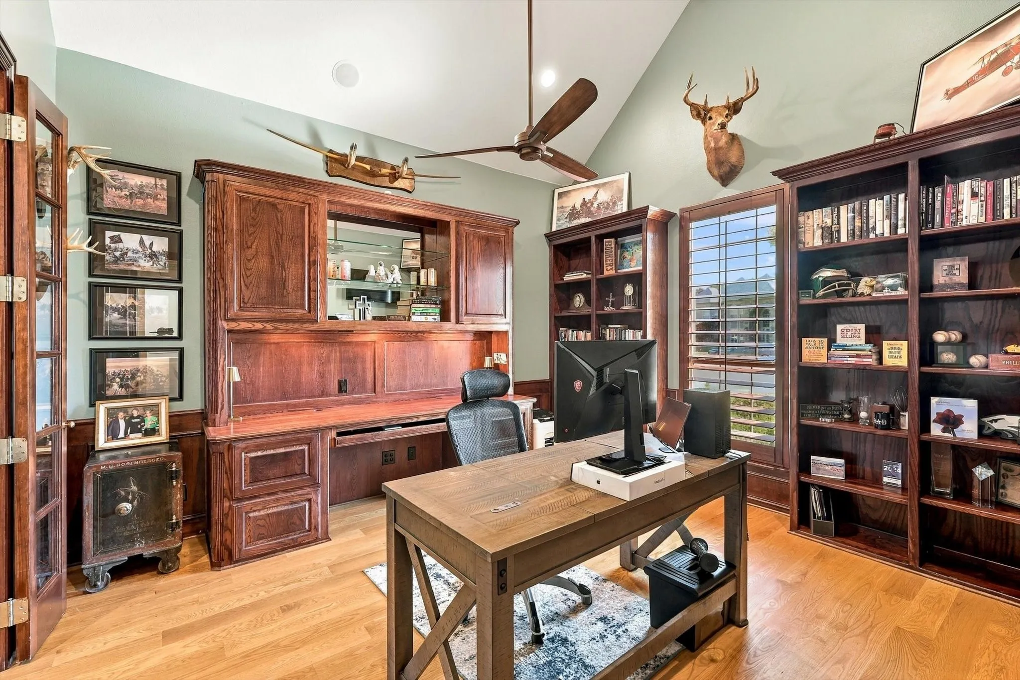 Single Family Residence For Sale in Tarrant County , 404 Alexandria Circle, Southlake, Texas 76092, 5 Bedroom, 6 Bathroom, 3 Garage spaces, 5,640 Sqft, built in 1998, mls#21393454, Real Estate Agent in Southlake, Homes For Sale in Tarrant county, Homes For Sale in Southlake, Realtor in Southlake Texas, Real Estate Brokerage Independent Realty Texas, Luminita Cordes Realtor