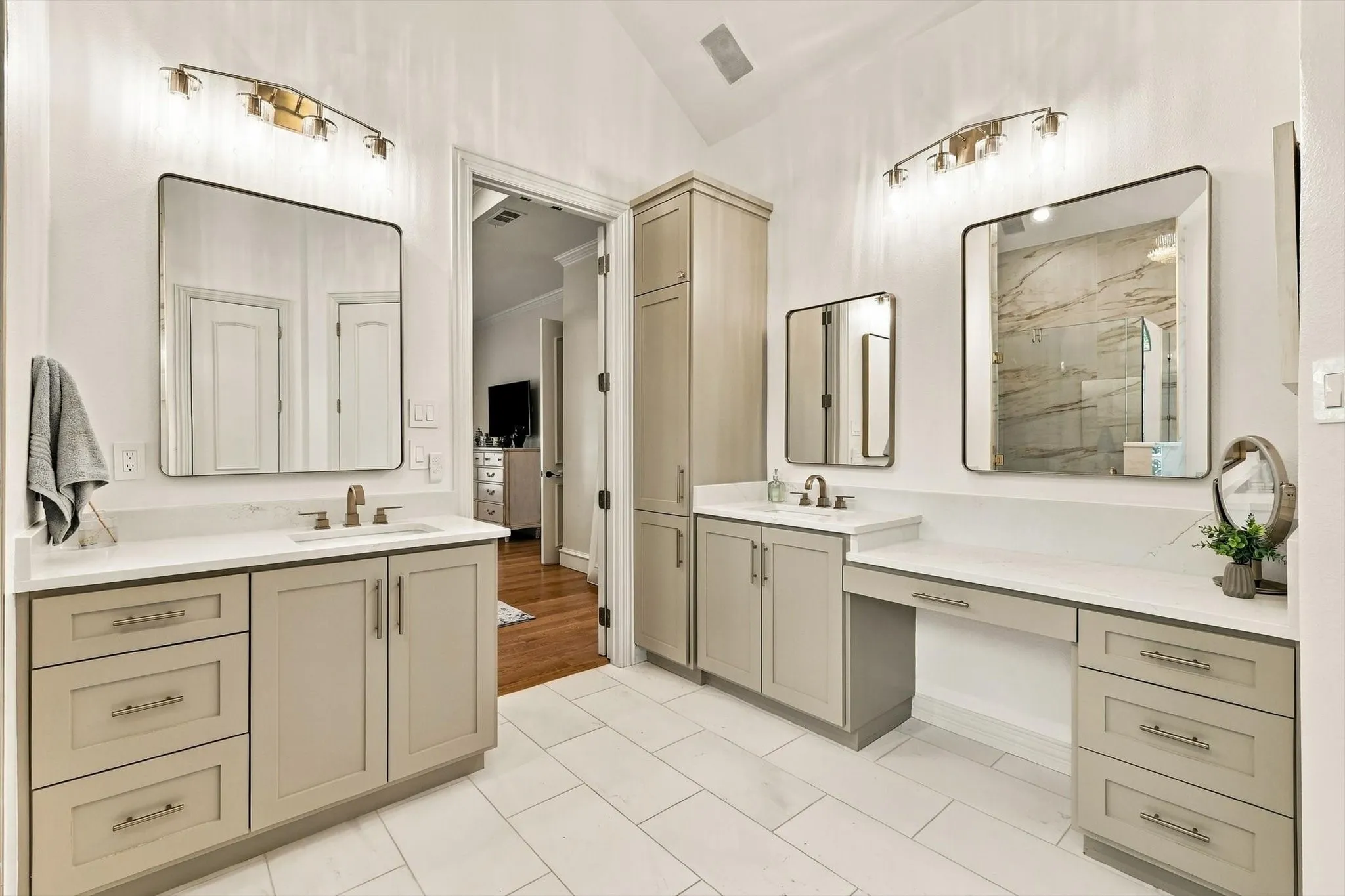 Single Family Residence For Sale in Tarrant County , 404 Alexandria Circle, Southlake, Texas 76092, 5 Bedroom, 6 Bathroom, 3 Garage spaces, 5,640 Sqft, built in 1998, mls#21393454, Real Estate Agent in Southlake, Homes For Sale in Tarrant county, Homes For Sale in Southlake, Realtor in Southlake Texas, Real Estate Brokerage Independent Realty Texas, Luminita Cordes Realtor
