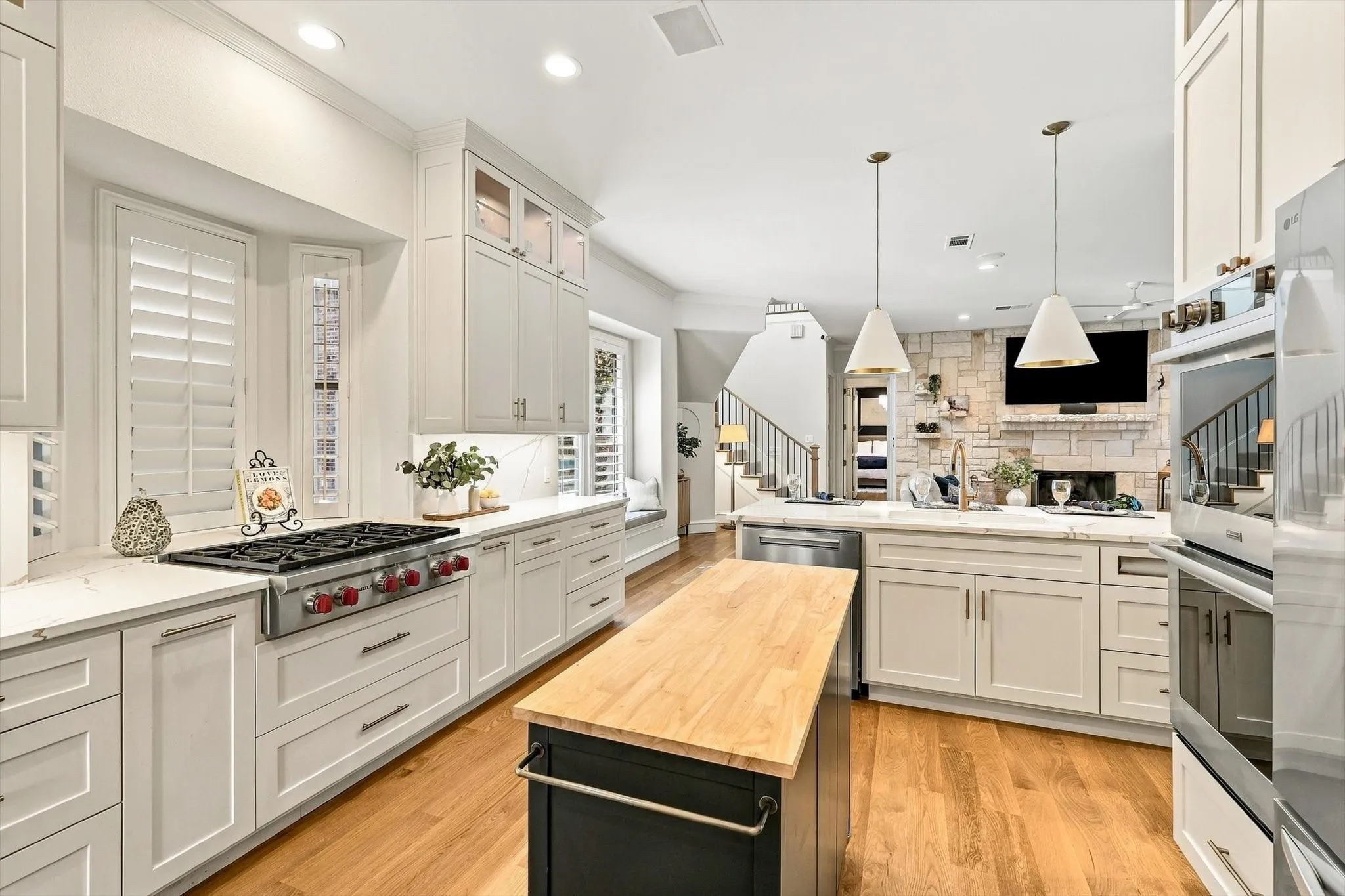 Single Family Residence For Sale in Tarrant County , 404 Alexandria Circle, Southlake, Texas 76092, 5 Bedroom, 6 Bathroom, 3 Garage spaces, 5,640 Sqft, built in 1998, mls#21393454, Real Estate Agent in Southlake, Homes For Sale in Tarrant county, Homes For Sale in Southlake, Realtor in Southlake Texas, Real Estate Brokerage Independent Realty Texas, Luminita Cordes Realtor