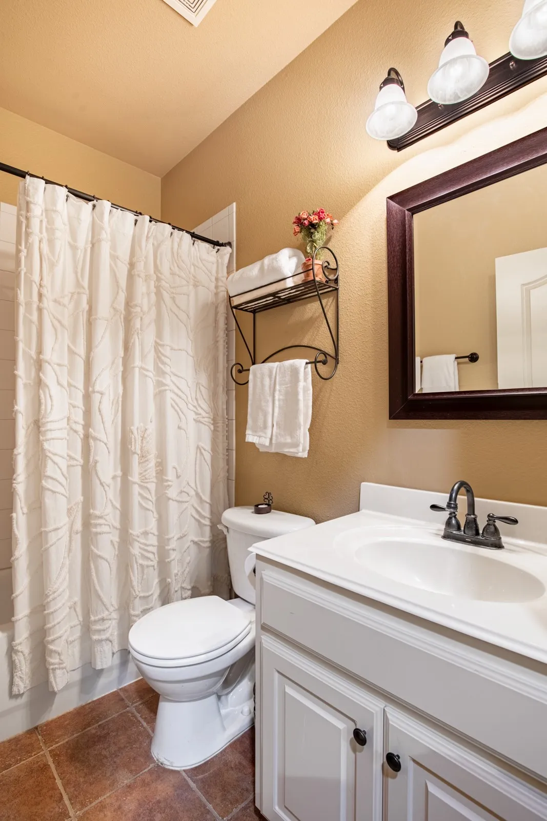 Downstair full bath with tub/shower combo.