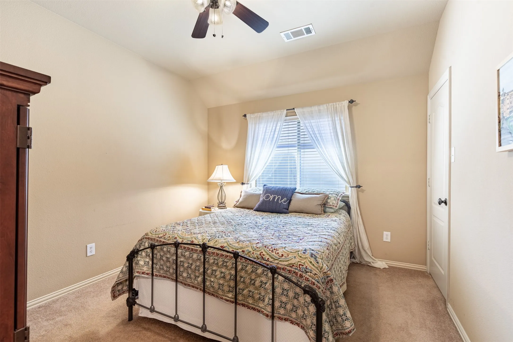 Secondary bedroom with ceiling fan.