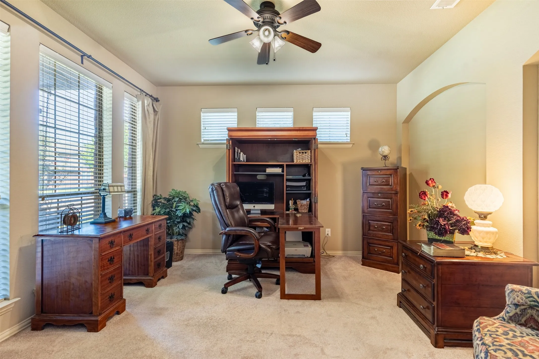 Dedicated office overlookin the front of the home.