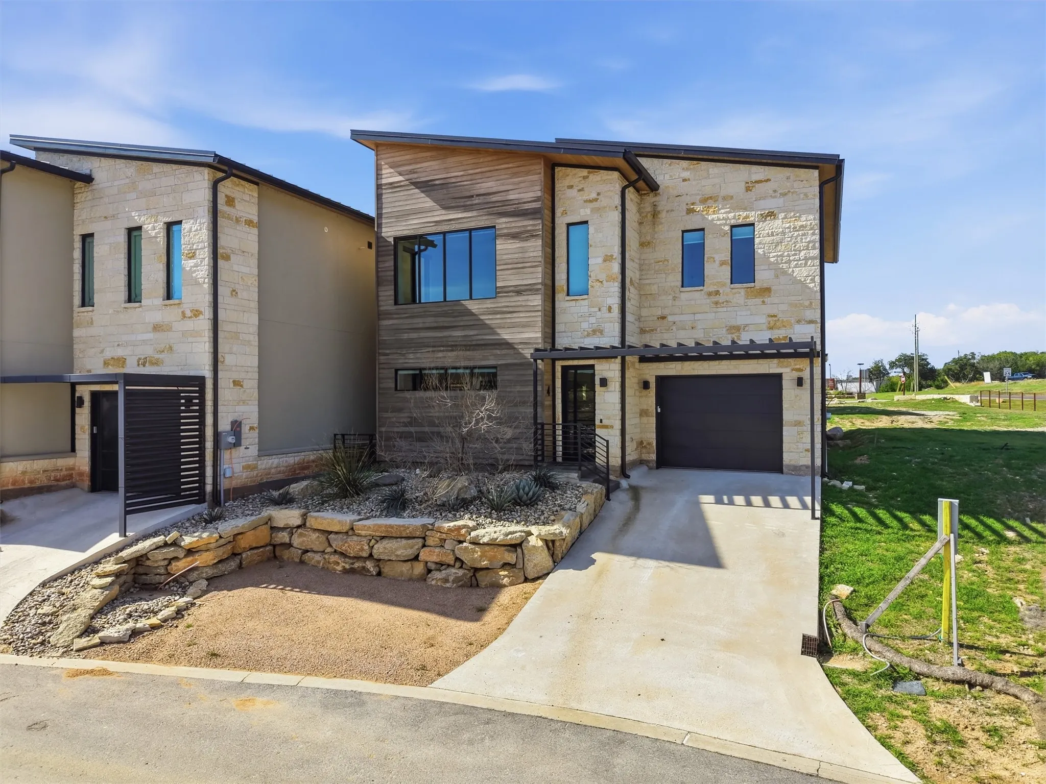 Single Family Residence For Sale in Palo Pinto County , 4 Breakwater Bend, Graford, Texas 76449, 4 Bedroom, 5 Bathroom, 1 Garage spaces, 2,881 Sqft, built in 2023, mls#21404818, Real Estate Agent in Graford, Homes For Sale in Palo Pinto county, Homes For Sale in Graford, Realtor in Graford Texas, Real Estate Brokerage Independent Realty Texas, Luminita Cordes Realtor