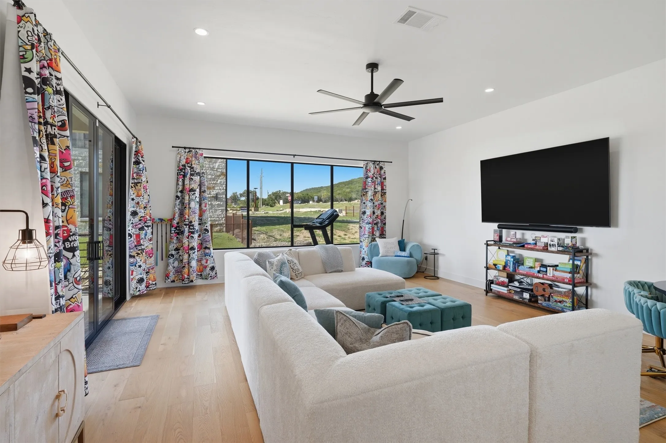 Single Family Residence For Sale in Palo Pinto County , 4 Breakwater Bend, Graford, Texas 76449, 4 Bedroom, 5 Bathroom, 1 Garage spaces, 2,881 Sqft, built in 2023, mls#21404818, Real Estate Agent in Graford, Homes For Sale in Palo Pinto county, Homes For Sale in Graford, Realtor in Graford Texas, Real Estate Brokerage Independent Realty Texas, Luminita Cordes Realtor