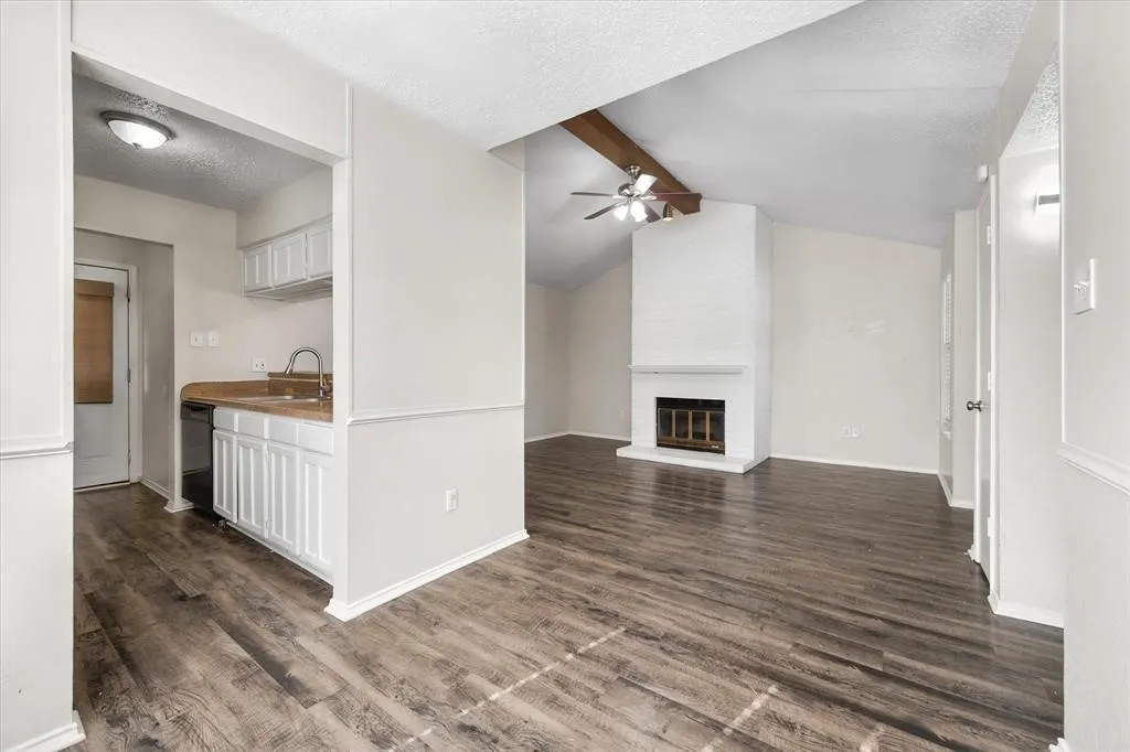 Single Family Residence For Sale in Tarrant County , 708 Woodland Court, Kennedale, Texas 76060, 2 Bedroom, 2 Bathroom, Garage spaces, 971 Sqft, built in 1984, mls#21405520, Real Estate Agent in Kennedale, Homes For Sale in Tarrant county, Homes For Sale in Kennedale, Realtor in Kennedale Texas, Real Estate Brokerage Independent Realty Texas, Luminita Cordes Realtor