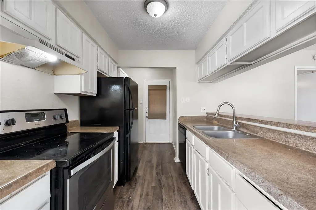 Single Family Residence For Sale in Tarrant County , 708 Woodland Court, Kennedale, Texas 76060, 2 Bedroom, 2 Bathroom, Garage spaces, 971 Sqft, built in 1984, mls#21405520, Real Estate Agent in Kennedale, Homes For Sale in Tarrant county, Homes For Sale in Kennedale, Realtor in Kennedale Texas, Real Estate Brokerage Independent Realty Texas, Luminita Cordes Realtor