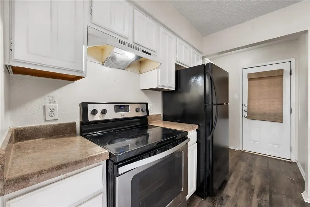 Single Family Residence For Sale in Tarrant County , 708 Woodland Court, Kennedale, Texas 76060, 2 Bedroom, 2 Bathroom, Garage spaces, 971 Sqft, built in 1984, mls#21405520, Real Estate Agent in Kennedale, Homes For Sale in Tarrant county, Homes For Sale in Kennedale, Realtor in Kennedale Texas, Real Estate Brokerage Independent Realty Texas, Luminita Cordes Realtor