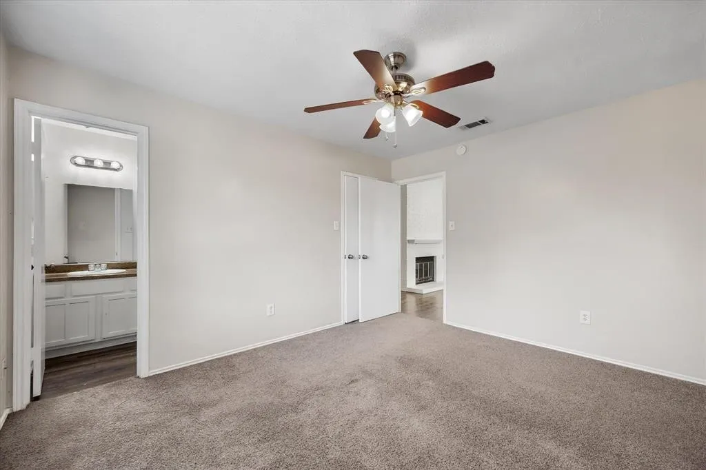 Single Family Residence For Sale in Tarrant County , 708 Woodland Court, Kennedale, Texas 76060, 2 Bedroom, 2 Bathroom, Garage spaces, 971 Sqft, built in 1984, mls#21405520, Real Estate Agent in Kennedale, Homes For Sale in Tarrant county, Homes For Sale in Kennedale, Realtor in Kennedale Texas, Real Estate Brokerage Independent Realty Texas, Luminita Cordes Realtor