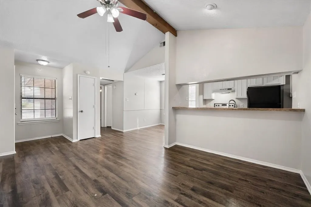 Single Family Residence For Sale in Tarrant County , 708 Woodland Court, Kennedale, Texas 76060, 2 Bedroom, 2 Bathroom, Garage spaces, 971 Sqft, built in 1984, mls#21405520, Real Estate Agent in Kennedale, Homes For Sale in Tarrant county, Homes For Sale in Kennedale, Realtor in Kennedale Texas, Real Estate Brokerage Independent Realty Texas, Luminita Cordes Realtor