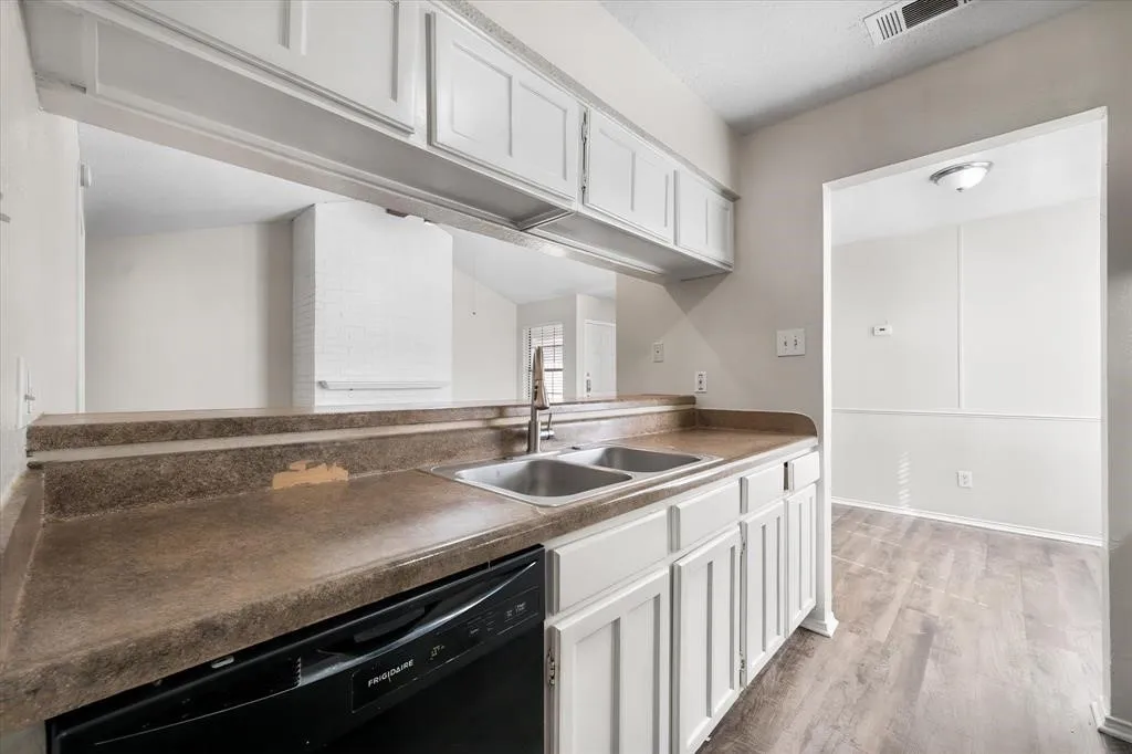 Single Family Residence For Sale in Tarrant County , 708 Woodland Court, Kennedale, Texas 76060, 2 Bedroom, 2 Bathroom, Garage spaces, 971 Sqft, built in 1984, mls#21405520, Real Estate Agent in Kennedale, Homes For Sale in Tarrant county, Homes For Sale in Kennedale, Realtor in Kennedale Texas, Real Estate Brokerage Independent Realty Texas, Luminita Cordes Realtor