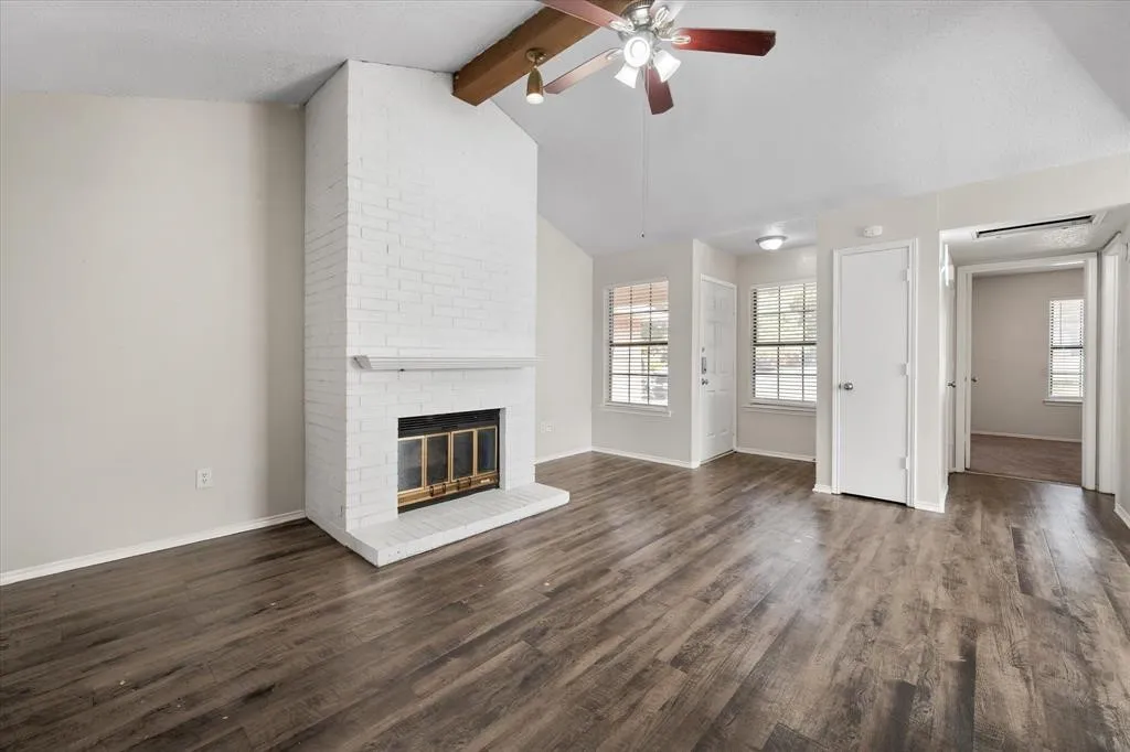 Single Family Residence For Sale in Tarrant County , 708 Woodland Court, Kennedale, Texas 76060, 2 Bedroom, 2 Bathroom, Garage spaces, 971 Sqft, built in 1984, mls#21405520, Real Estate Agent in Kennedale, Homes For Sale in Tarrant county, Homes For Sale in Kennedale, Realtor in Kennedale Texas, Real Estate Brokerage Independent Realty Texas, Luminita Cordes Realtor