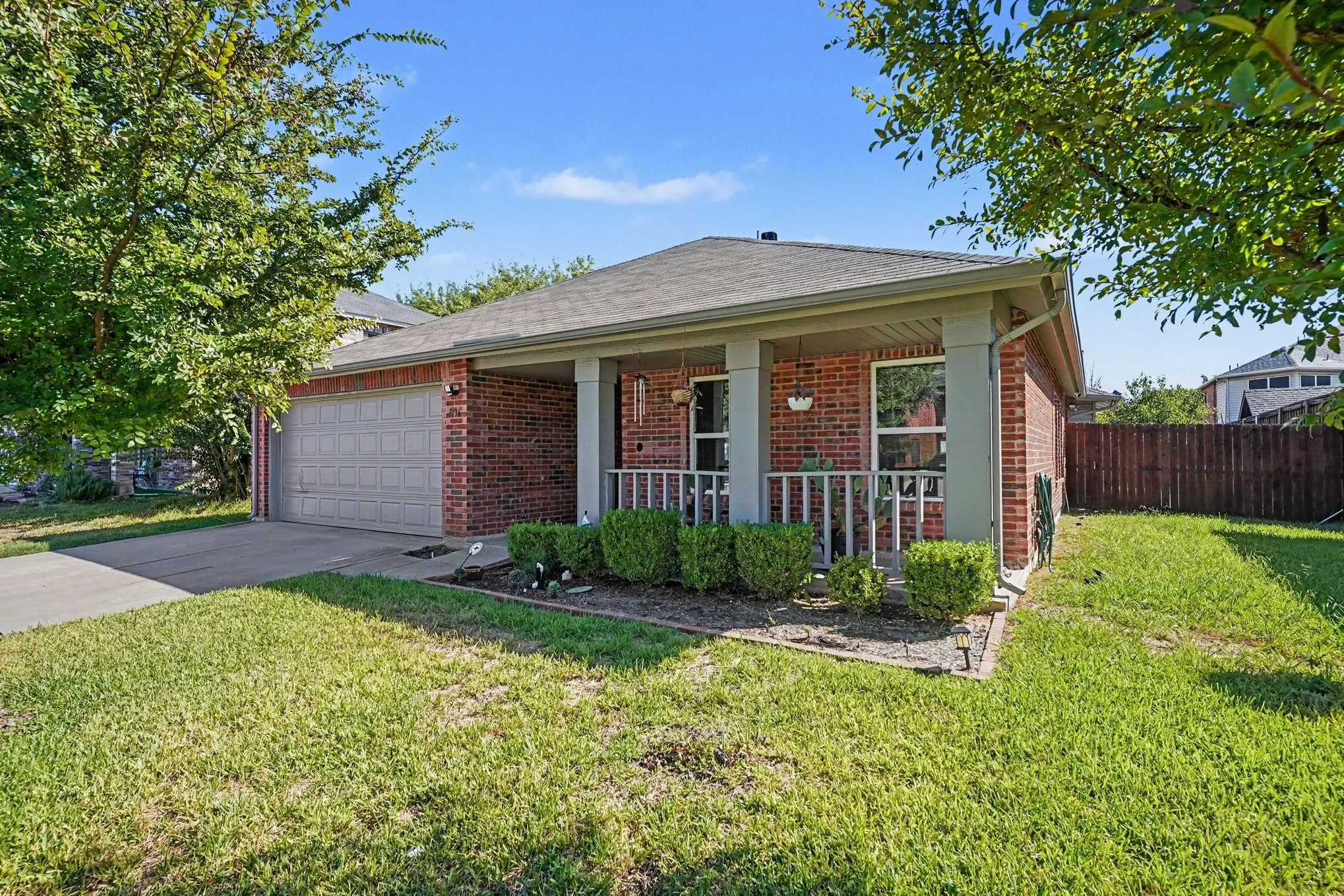 Single Family Residence For Sale in Tarrant County , 3136 Pine Valley Drive, Grand Prairie, Texas 75052, 3 Bedroom, 2 Bathroom, 2 Garage spaces, 1,592 Sqft, built in 1998, mls#21403689, Real Estate Agent in Grand Prairie, Homes For Sale in Tarrant county, Homes For Sale in Grand Prairie, Realtor in Grand Prairie Texas, Real Estate Brokerage Independent Realty Texas, Luminita Cordes Realtor